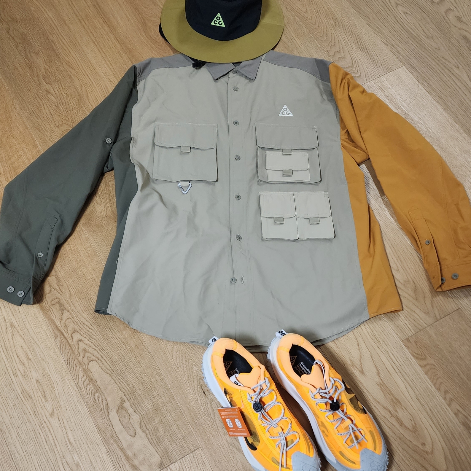 Nike ACG Dri-Fit UV Devastation Trail Shirt Khaki Olive Gold - Asia, Nike ACG Mountain Fly 2 Low Laser Orange 착용 스타일 - 1