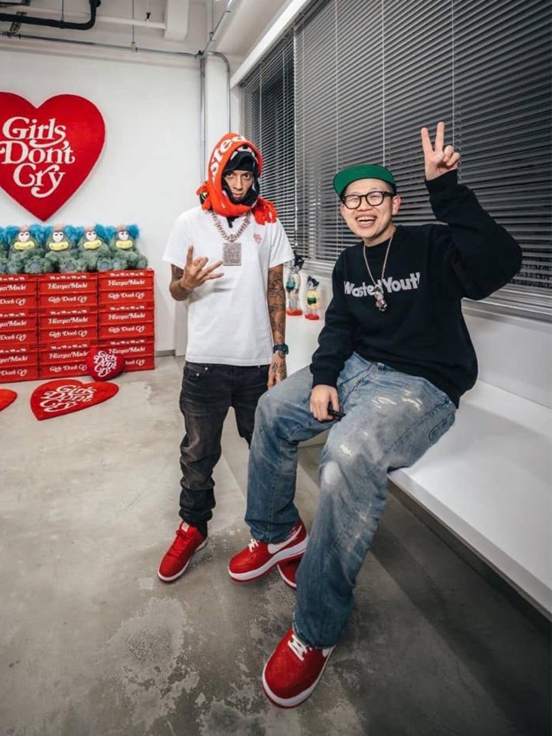 Nike Air Force 1 Low Retro Color of the Month University Red, Nike Air Force 1 '07 Low White Team Red 착용 스타일 - 2