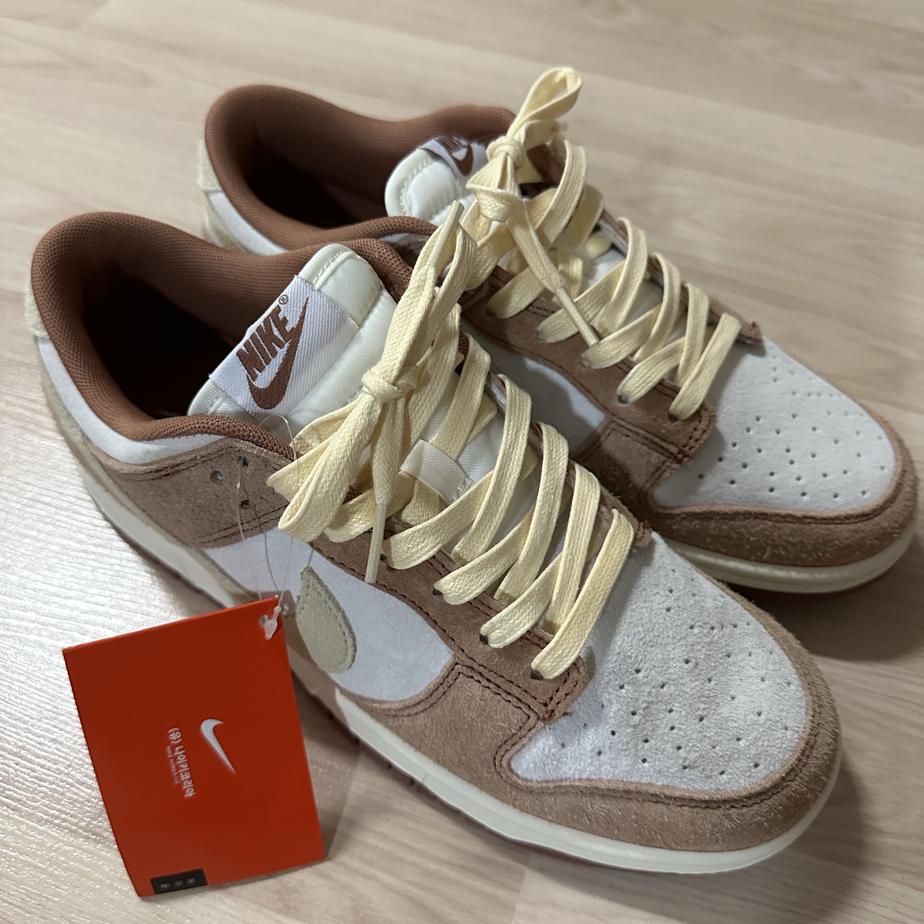 Nike Dunk Low Pro Premium Medium Curry 착용 스타일