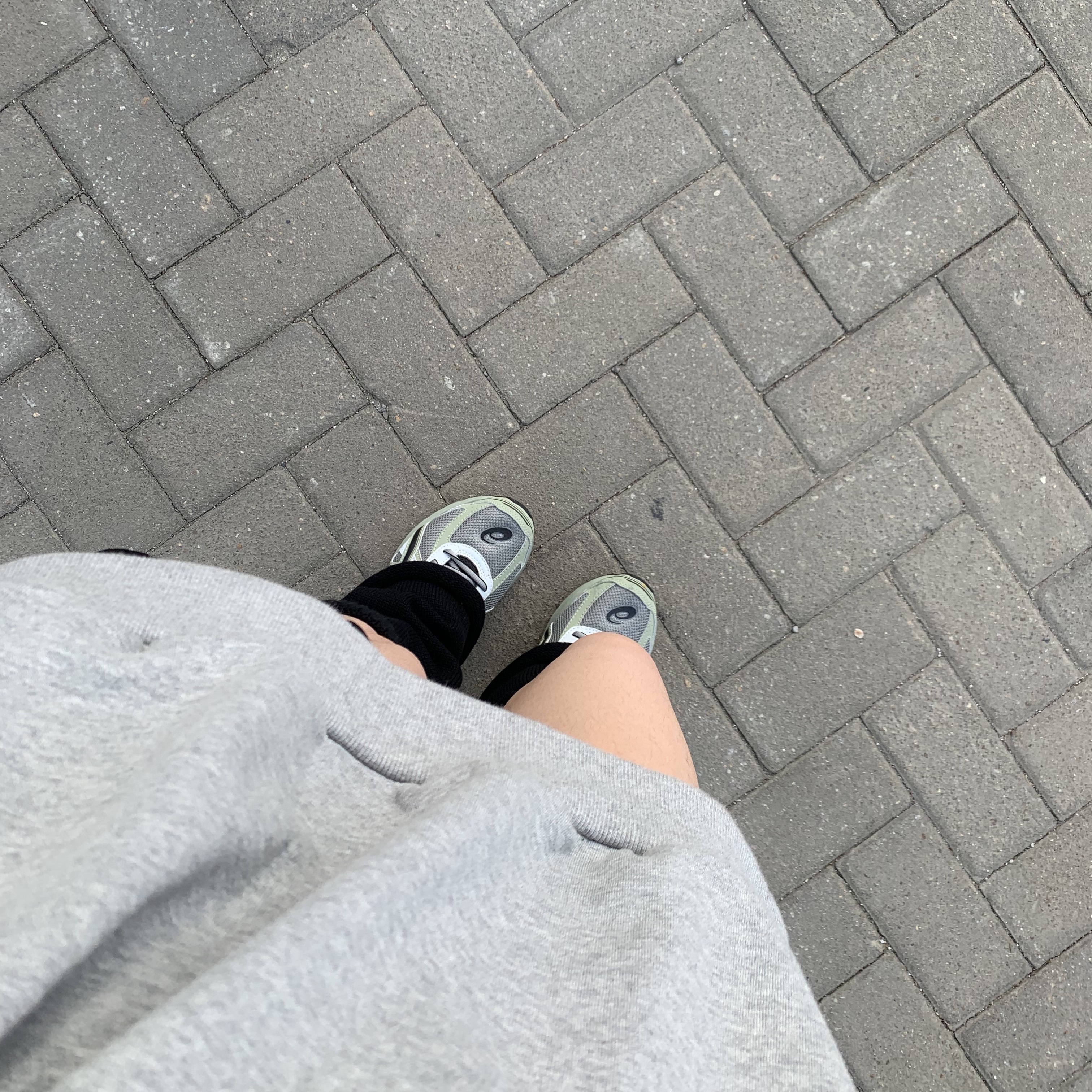 Asics Jog 100 S Sheet Rock - 2E Wide 착용 스타일 - 4