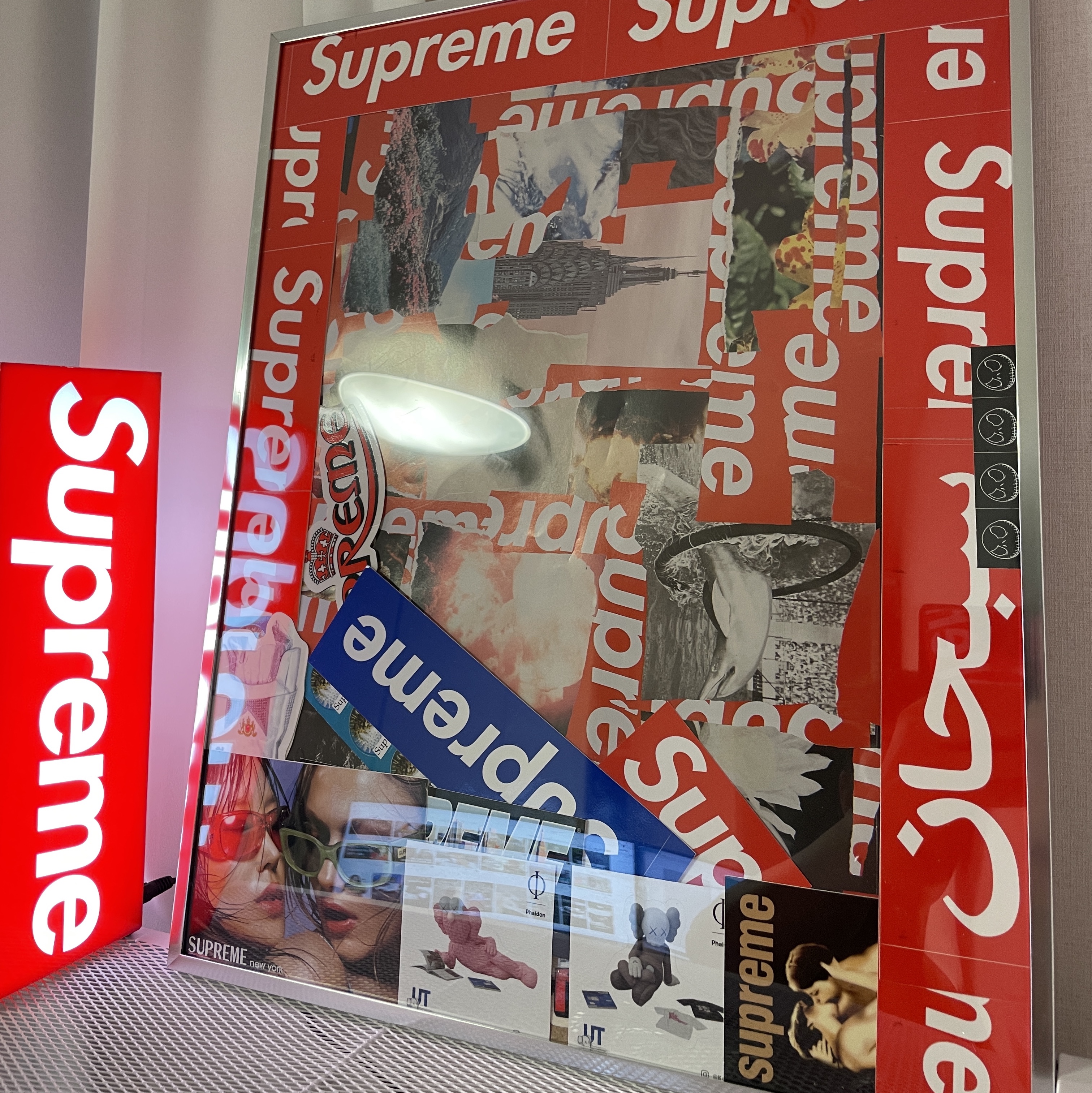 Supreme x Visla Magazine Supreme Special Issue, Supreme Box Logo Lamp Red (Korean Ver.) - 23FW 착용 스타일 - 2