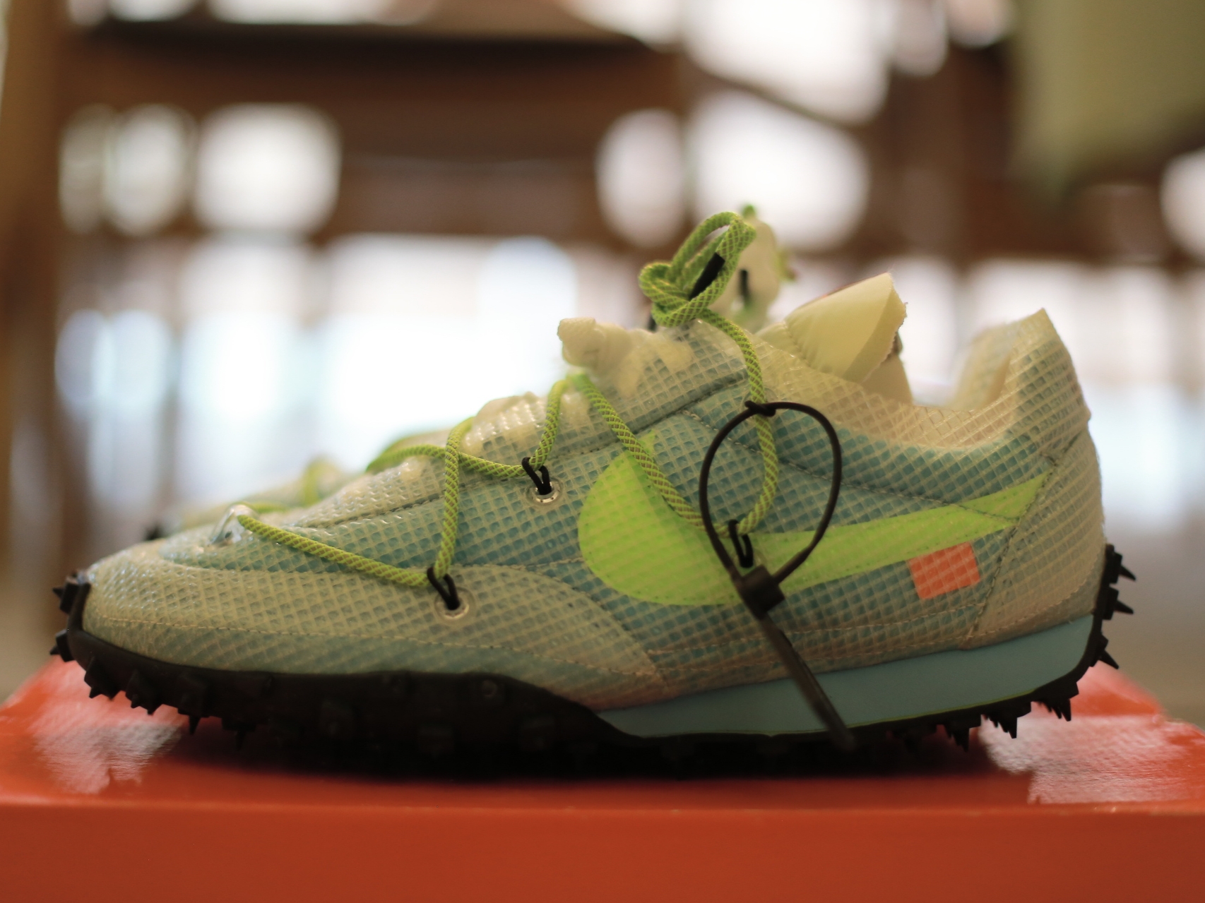 (W) Nike x Off-White Waffle Racer Vivid Sky 착용 스타일 - 1