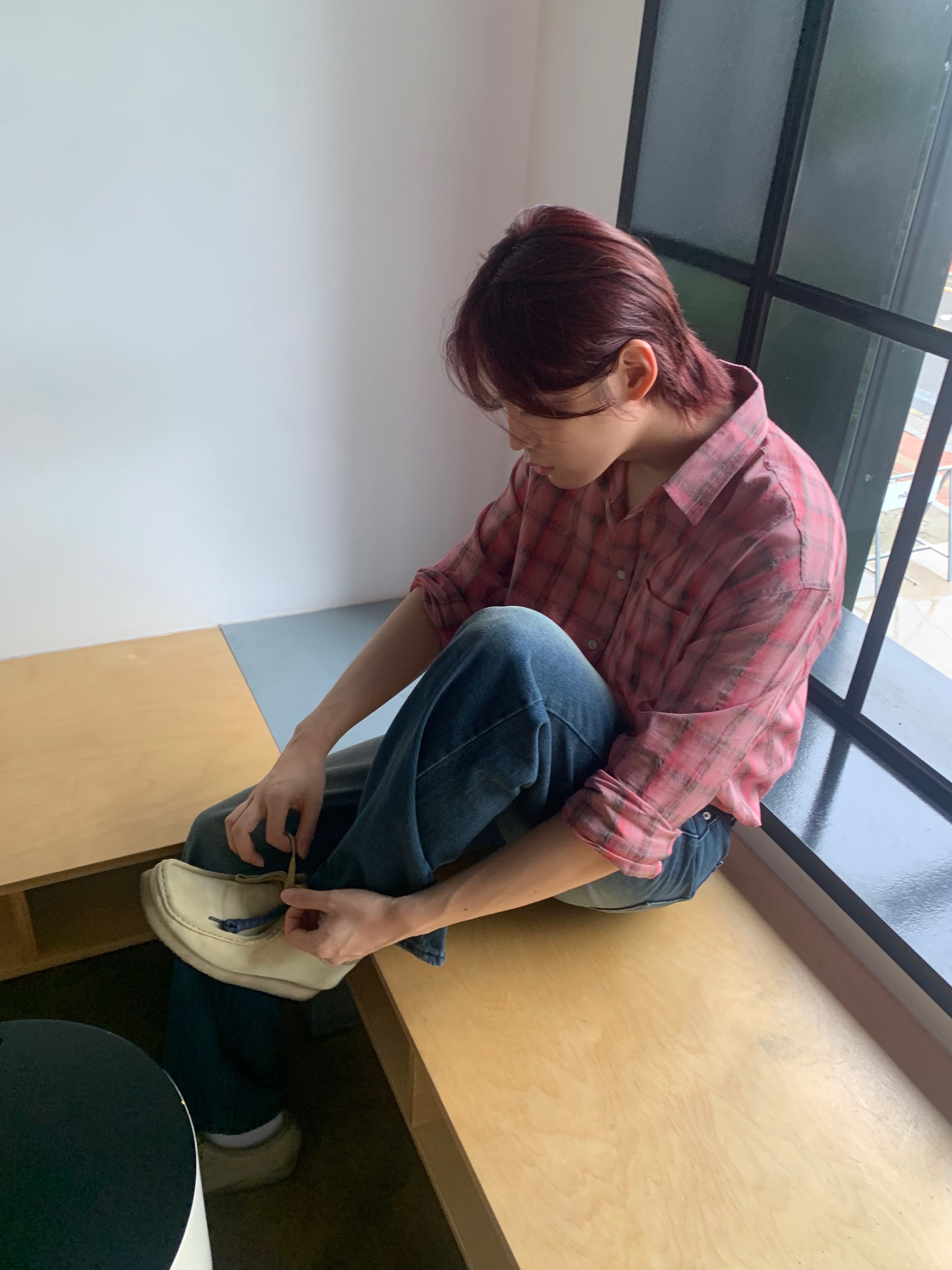 Clarks Wallabee Maple Suede 착용 스타일 - 2