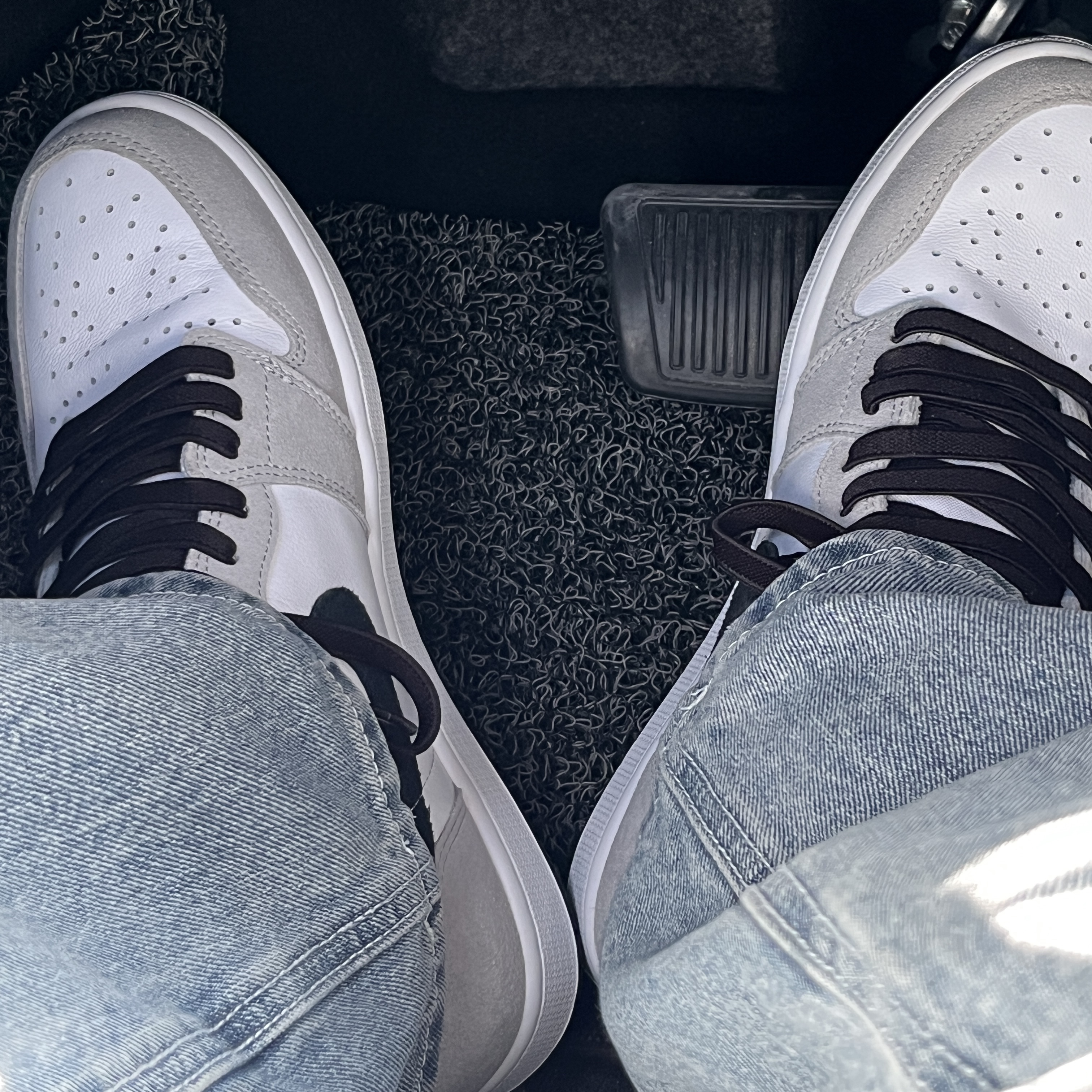Jordan 1 Retro High OG Light Smoke Grey 착용 스타일