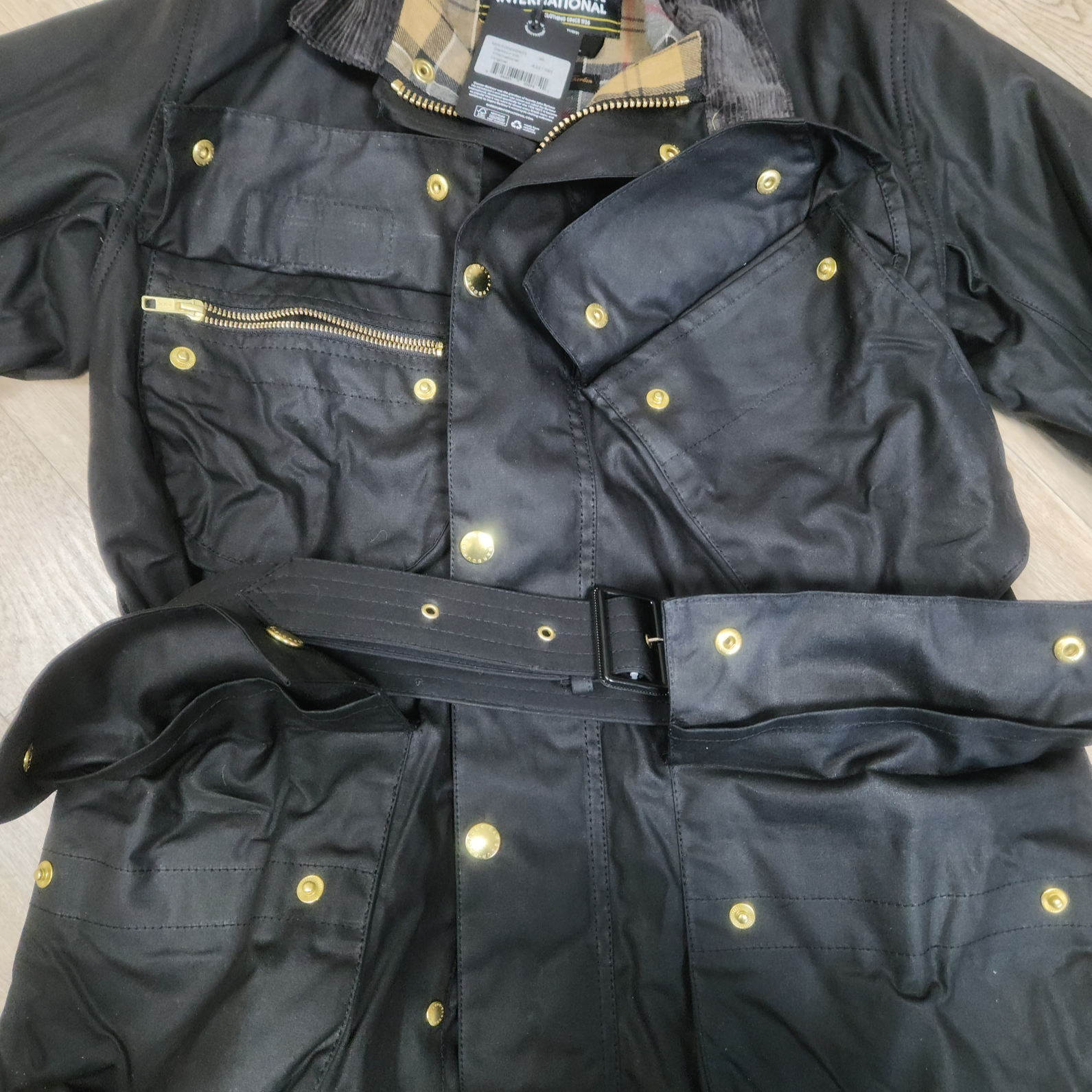 Barbour International Original Wax Jacket Black 착용 스타일 - 2