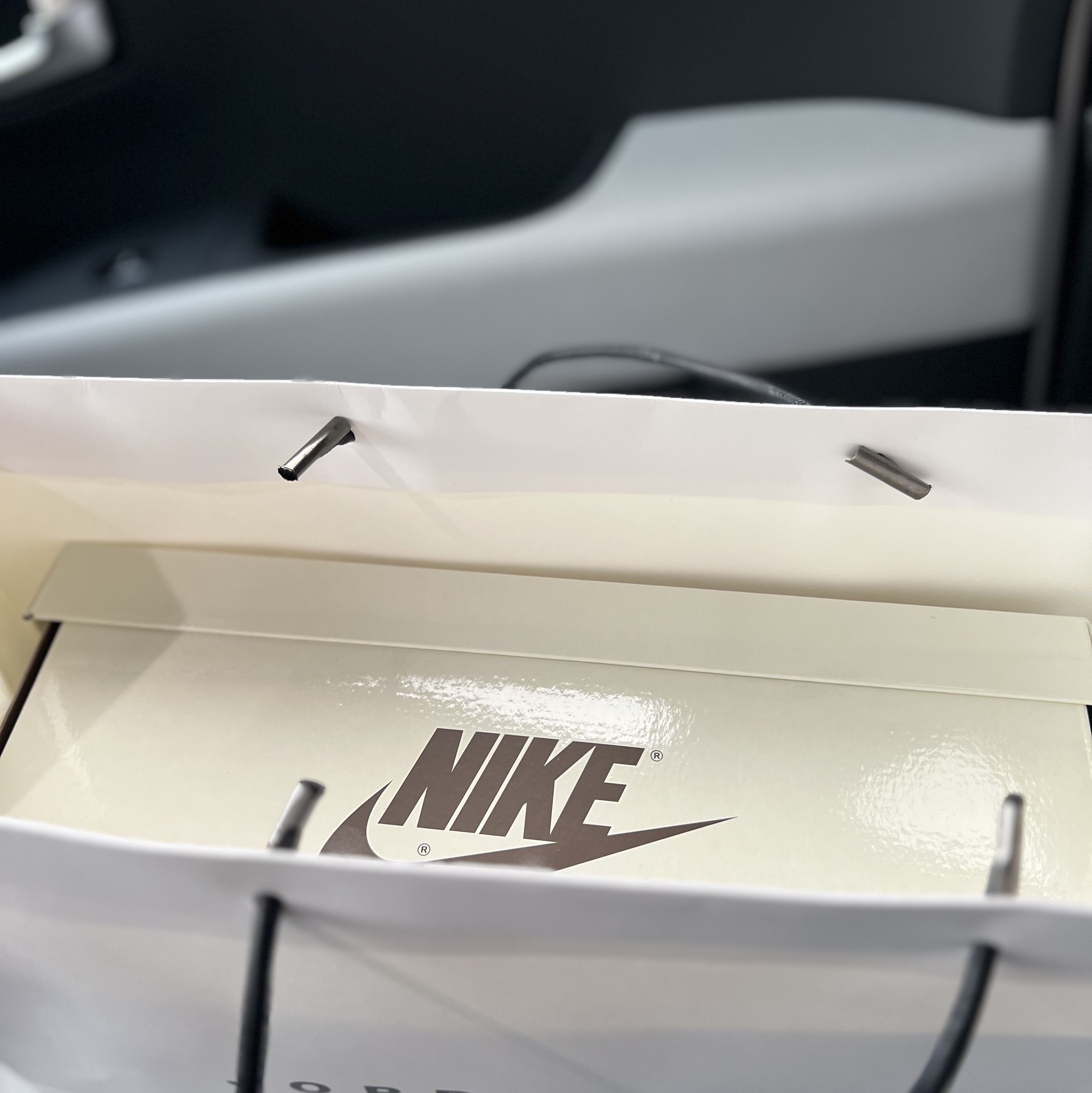 Jordan 1 x Travis Scott Retro Low Golf NRG Neutral Olive 착용 스타일 - 2