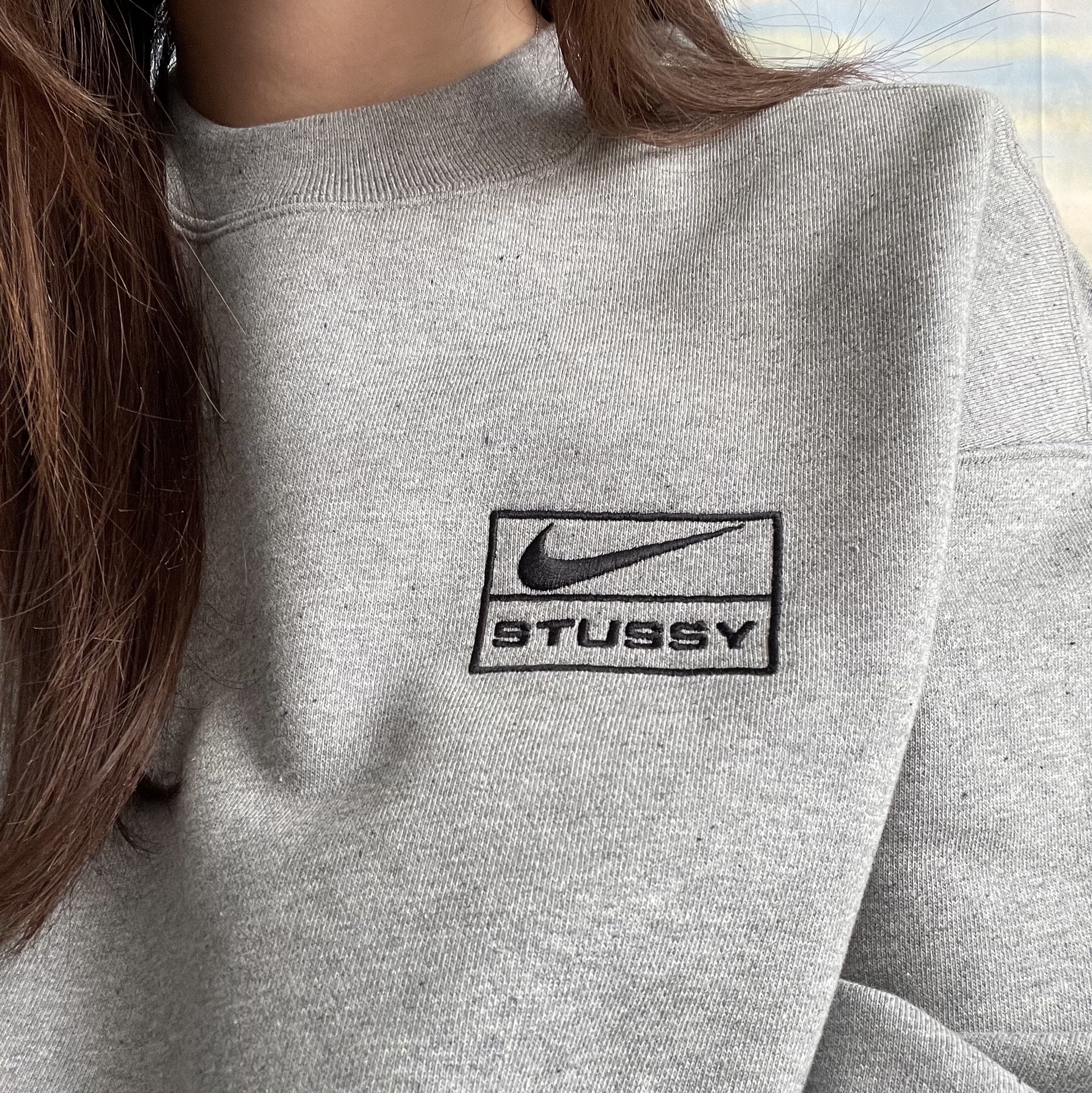 Nike x Stussy NRG Fleece Crewneck Dark Grey Heather (DO9337-063) 착용 스타일