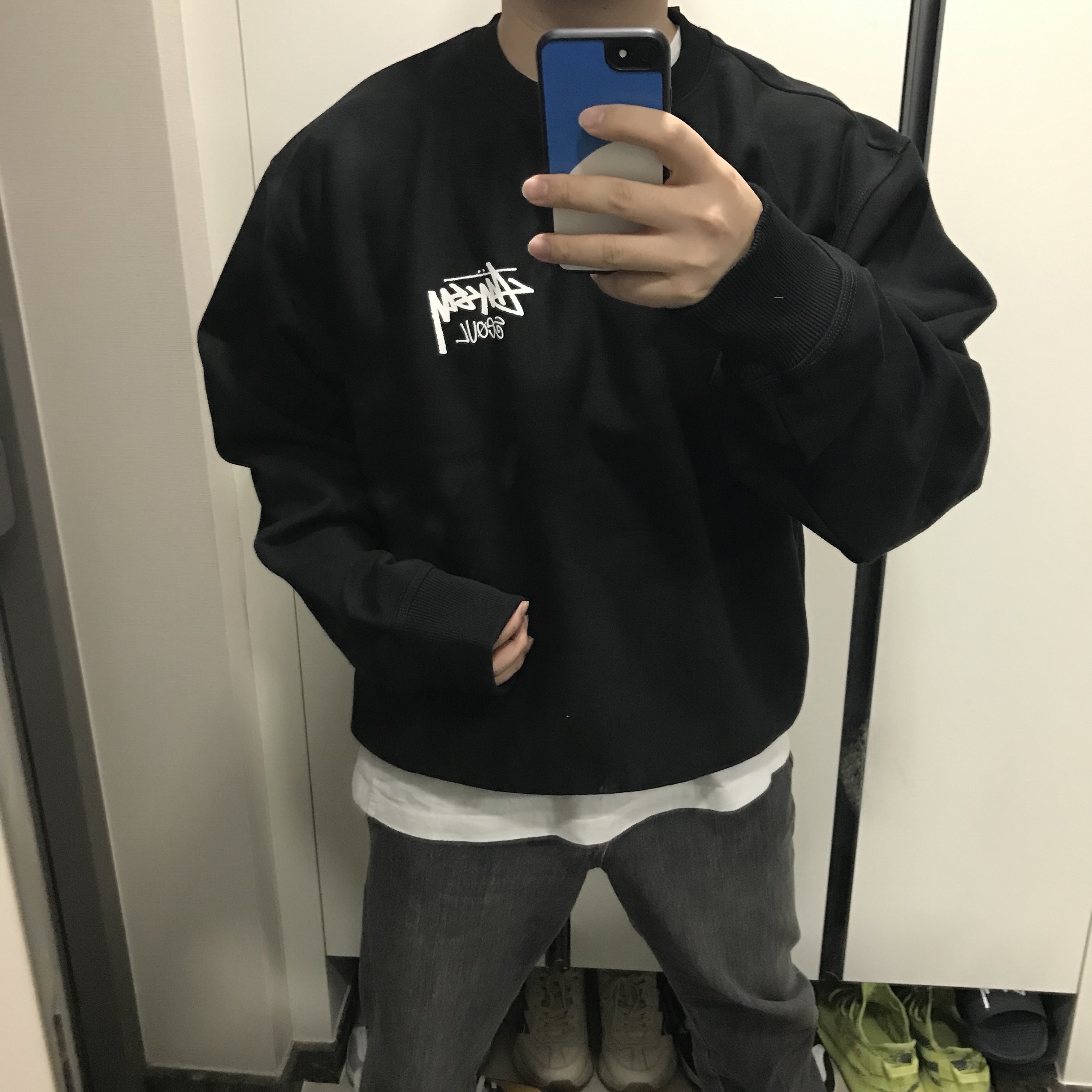 Stussy Stock Seoul Crew Black 착용 스타일