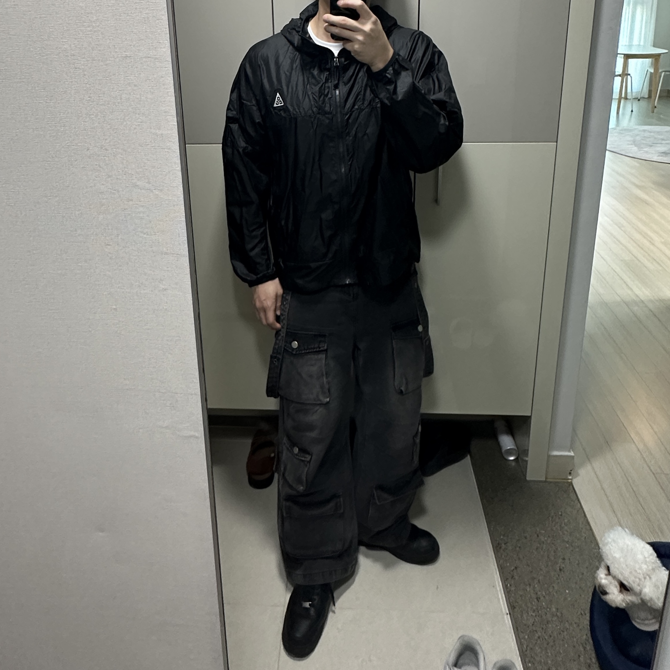 Nike ACG Cinder Cone Windproof Jacket Black Anthracite - Asia, Nike Air Force 1 '07 Low Triple Black 착용 스타일