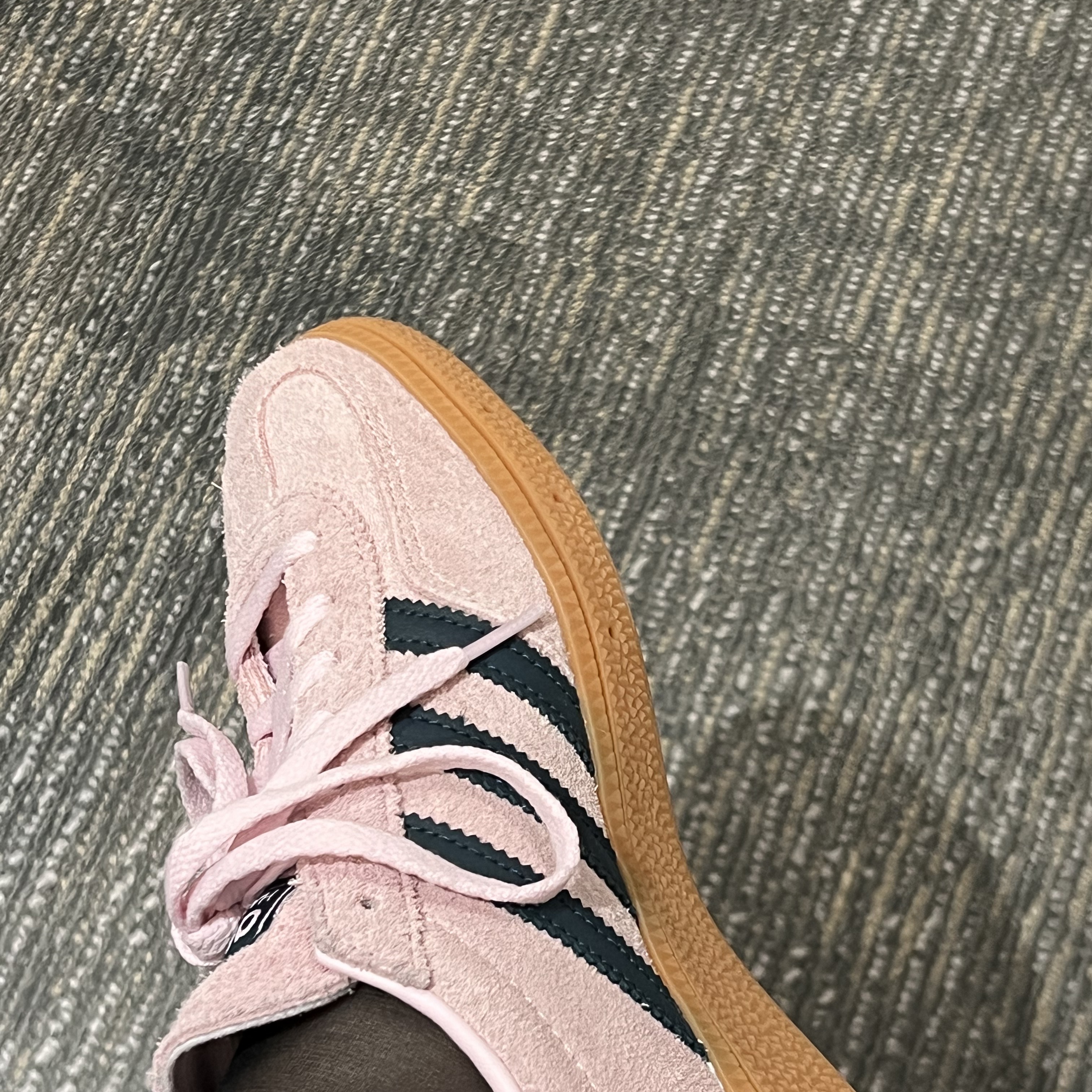 (W) Adidas Spezial Handball Clear Pink 착용 스타일 - 1