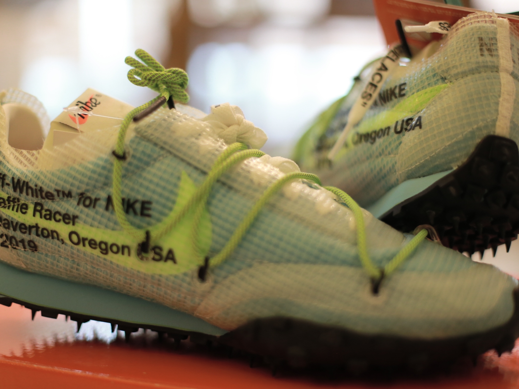 (W) Nike x Off-White Waffle Racer Vivid Sky 착용 스타일 - 4