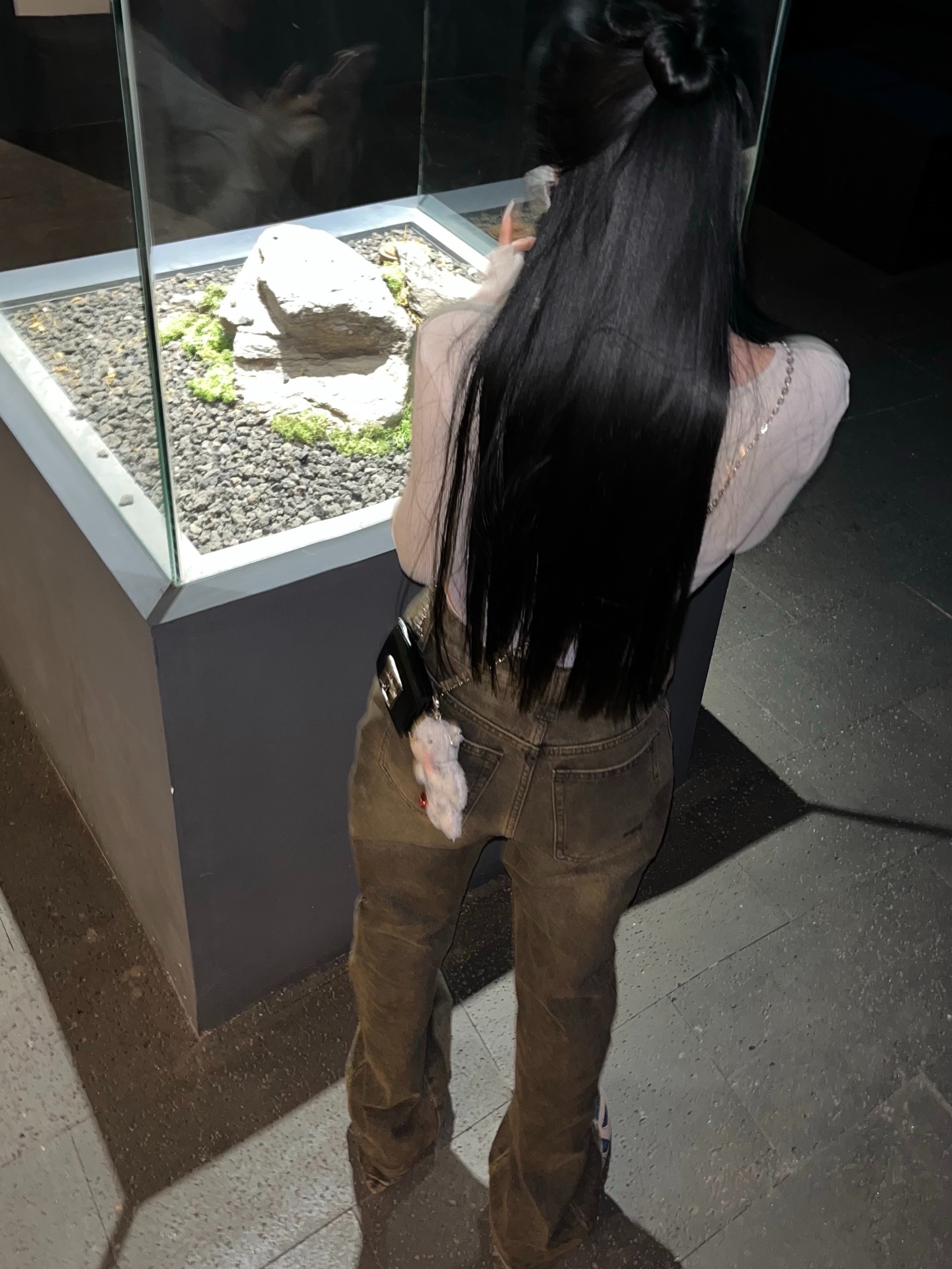 New Balance ML610T Dark Mushroom - D Standard, Millo Women Curved Flare Jeans Washed Brown 착용 스타일 - 2