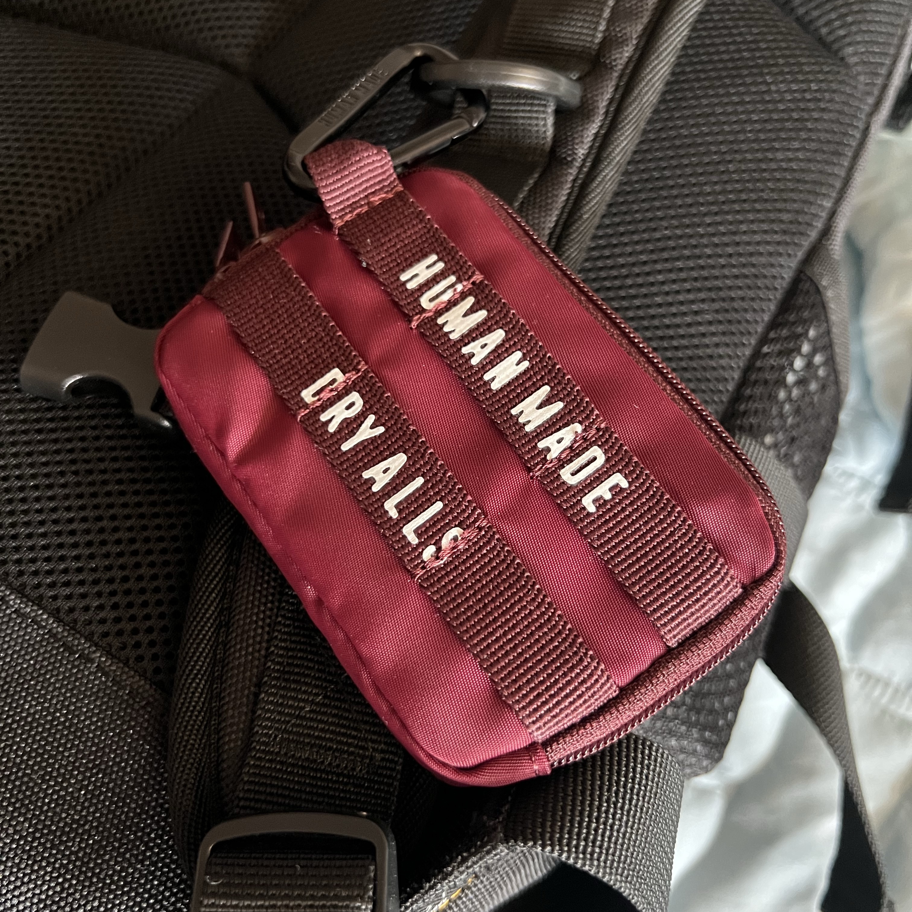 Human Made Military Card Case Red 착용 스타일
