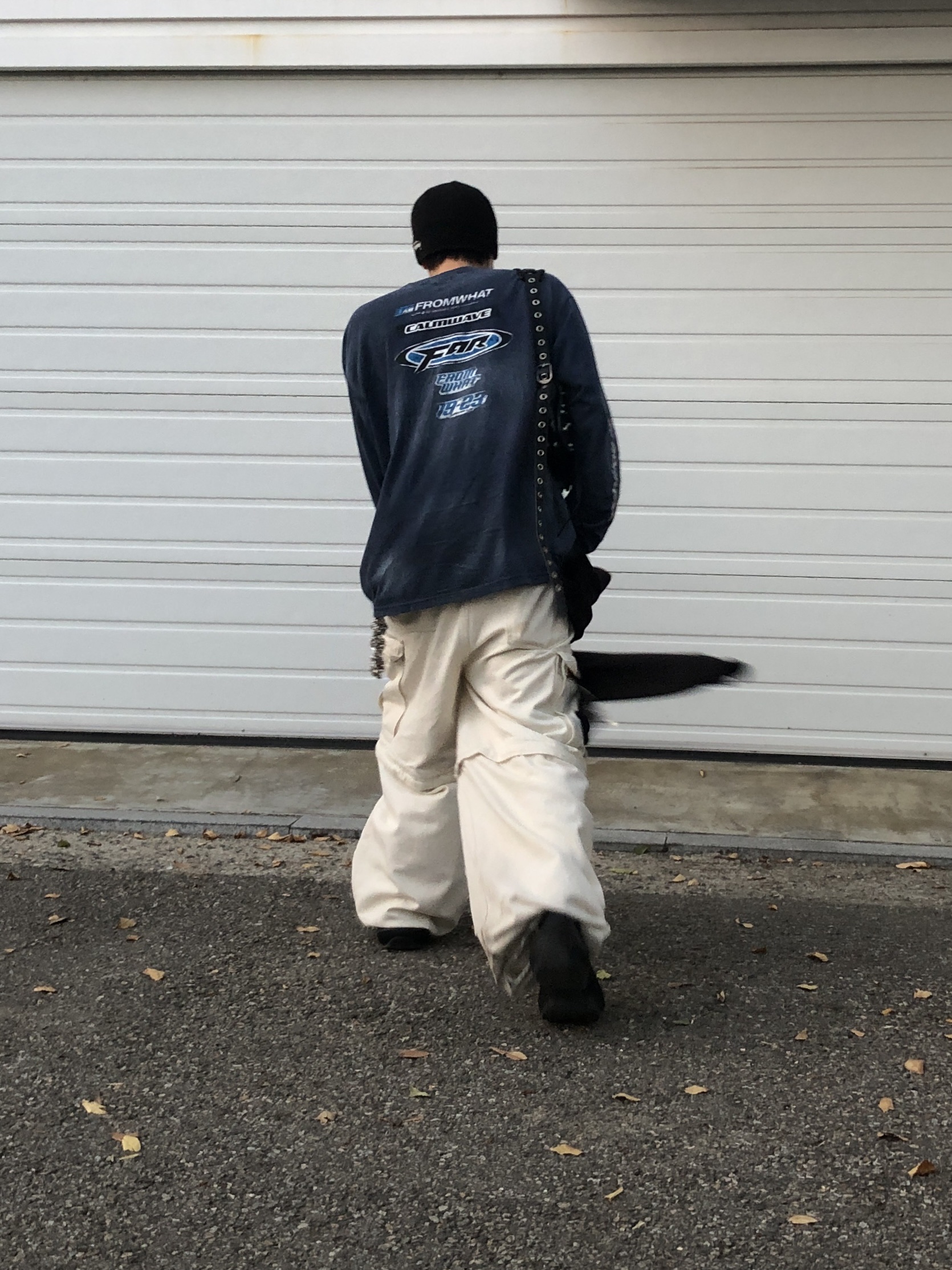 Farfromwhat Far Washed Logo Long Sleeve T-Shirt Navy, Balenciaga Arena Lambskin Aged Silver Hardware Le Cagole XS Flap Bag Black 착용 스타일 - 4
