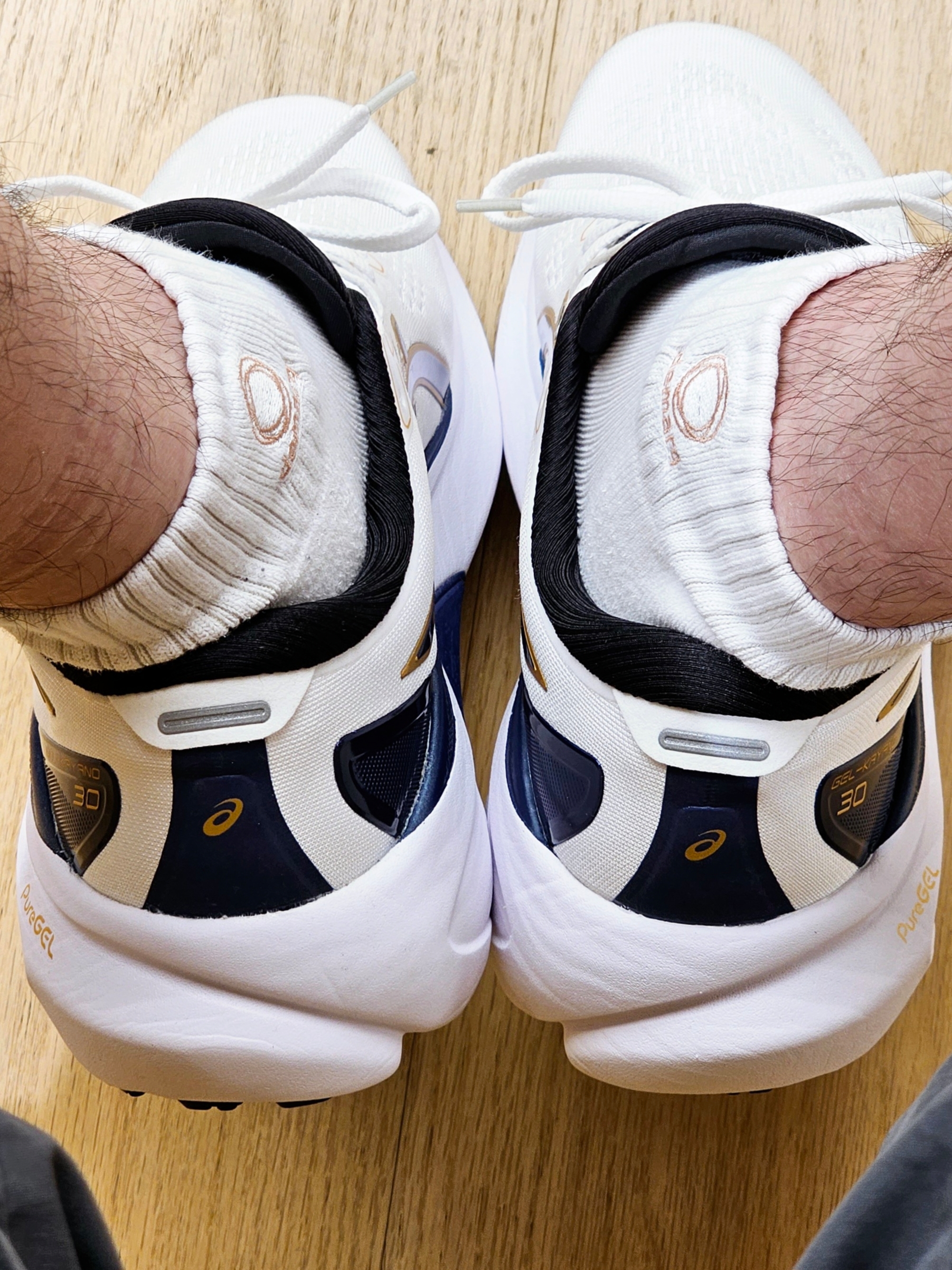Asics Gel-Kayano 30 Anniversary White Deep Ocean 착용 스타일 - 5