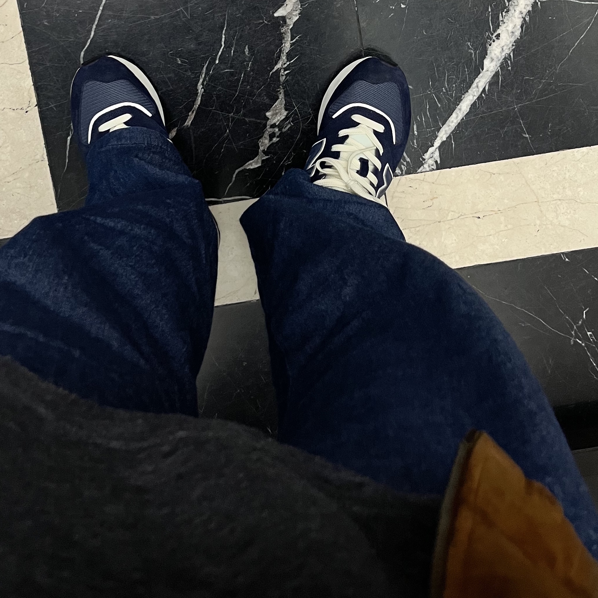 New Balance 574 Legacy Navy 착용 스타일