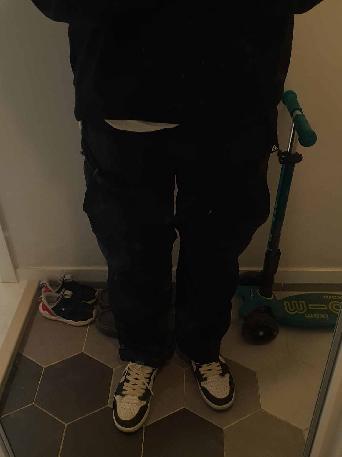 Nike ACG Smith Summit Cargo Pants Black - Asia 착용 스타일 - 1