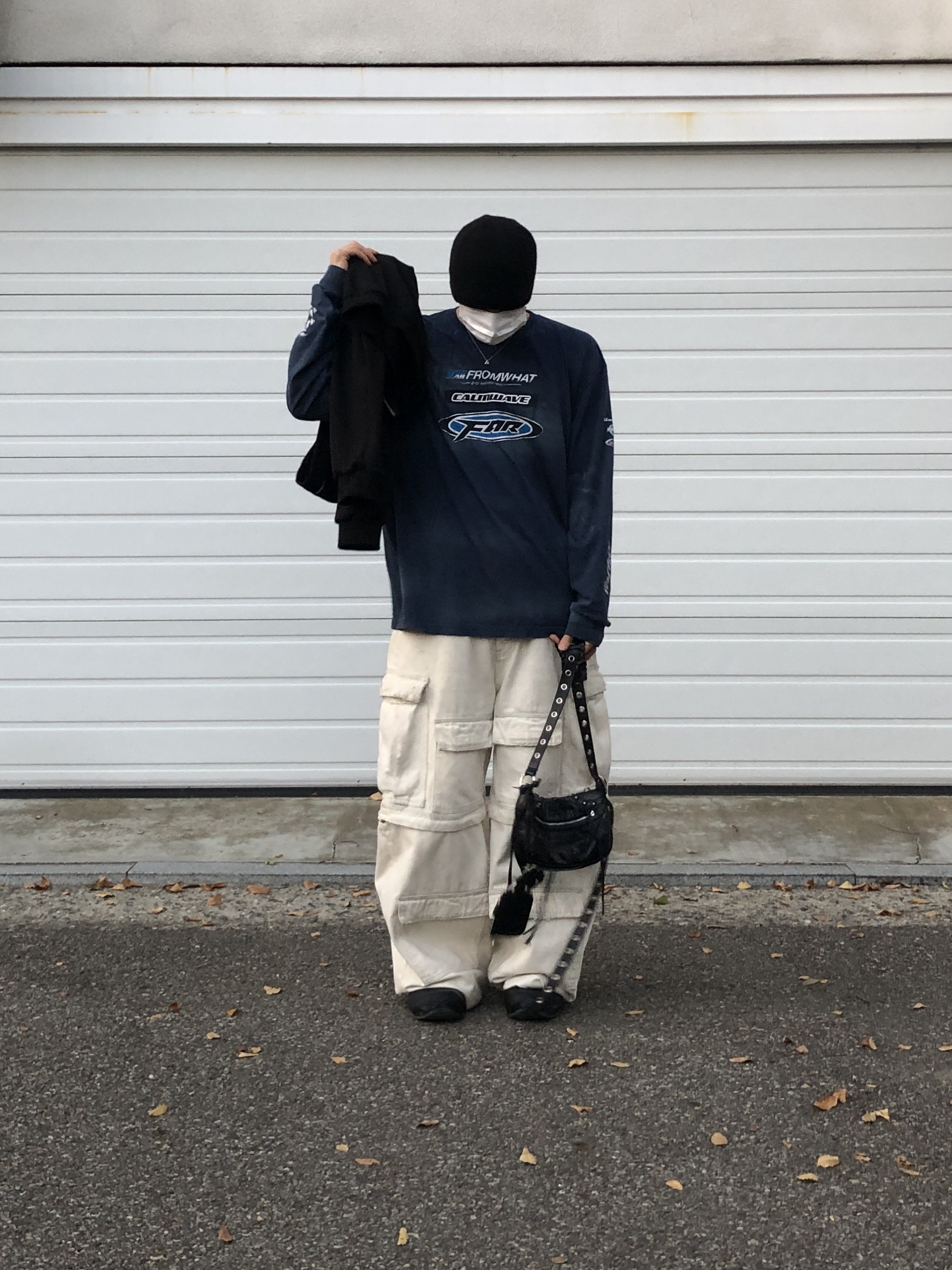 Farfromwhat Far Washed Logo Long Sleeve T-Shirt Navy, Balenciaga Arena Lambskin Aged Silver Hardware Le Cagole XS Flap Bag Black 착용 스타일 - 2