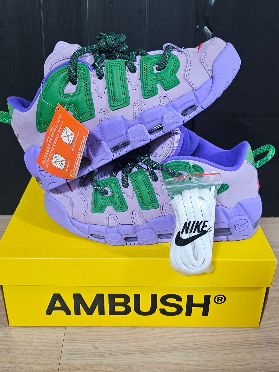 Nike x Ambush Air More Uptempo Low Lilac and Apple Green 착용 스타일 - 2