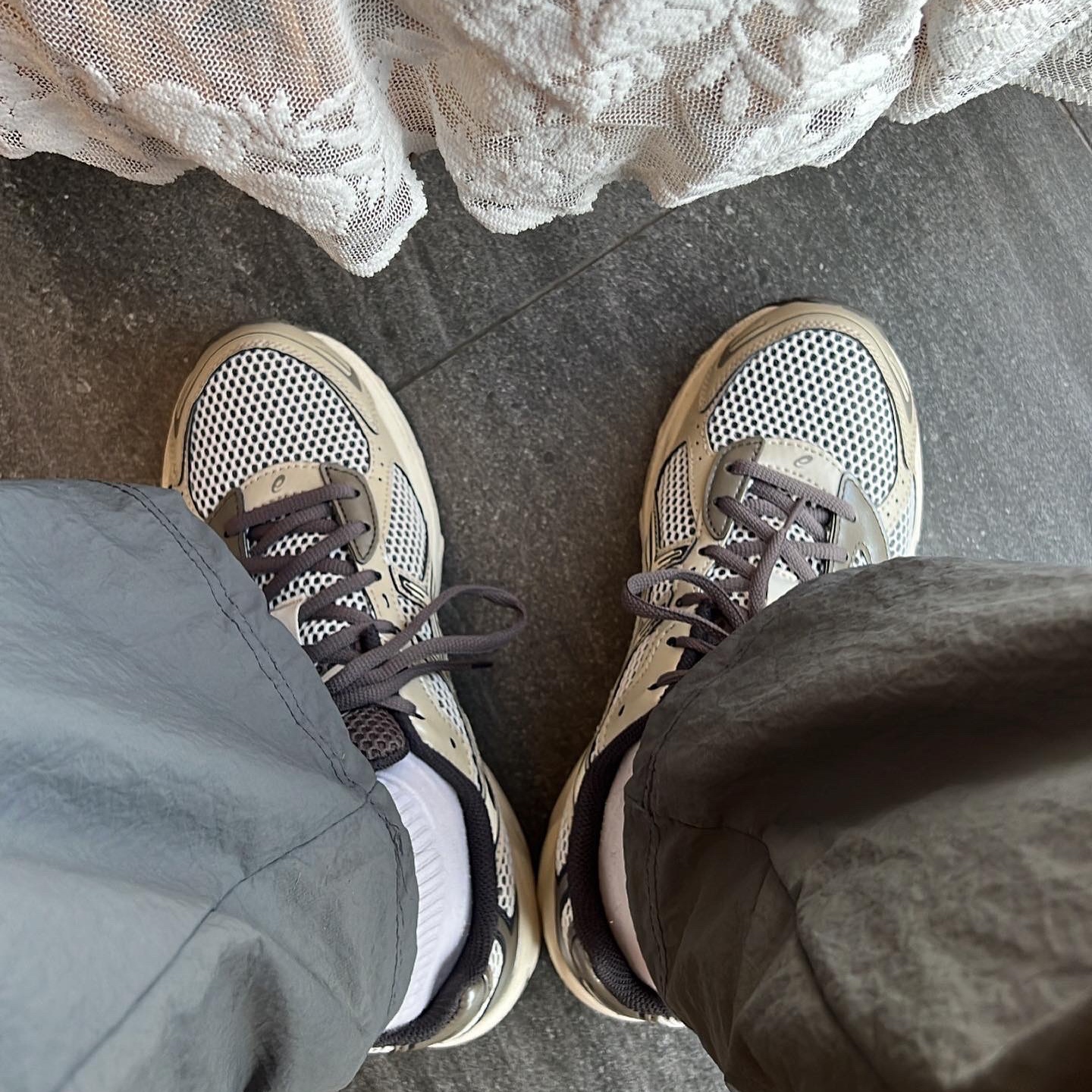 Asics Gel-1130 Birch Dark Taupe - Korea Exclusive 착용 스타일 - 1