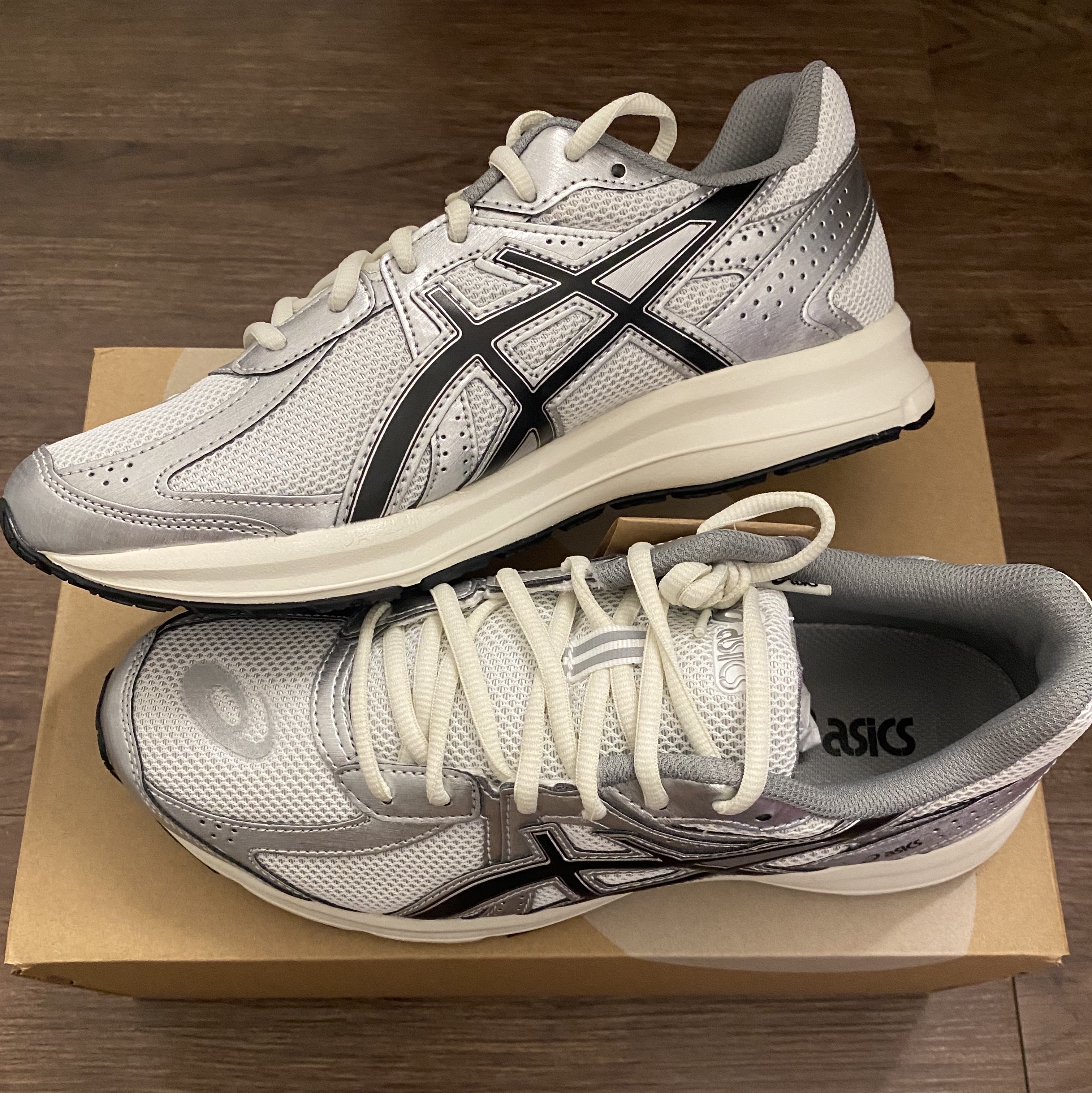 Asics Jog 100 S White Black - 2E Wide 착용 스타일