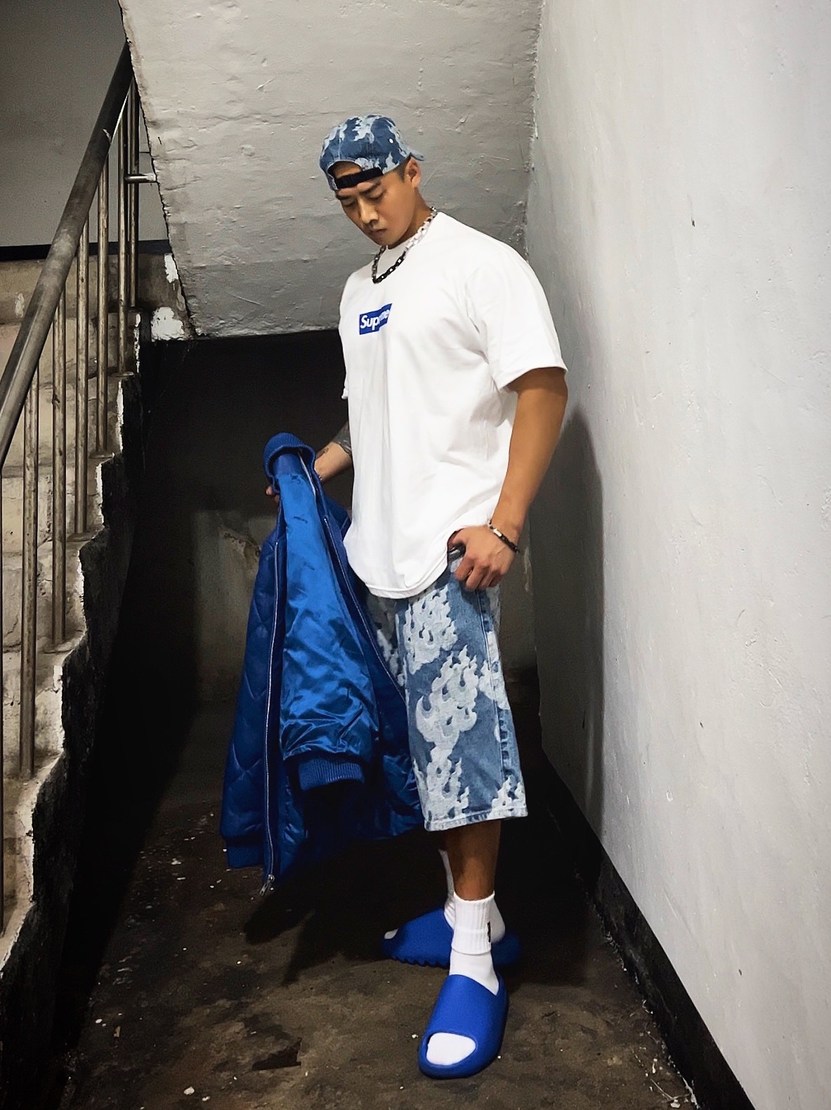 Supreme Quilted Leather Work Jacket Royal - 22FW, Adidas Yeezy Slide Azure 착용 스타일