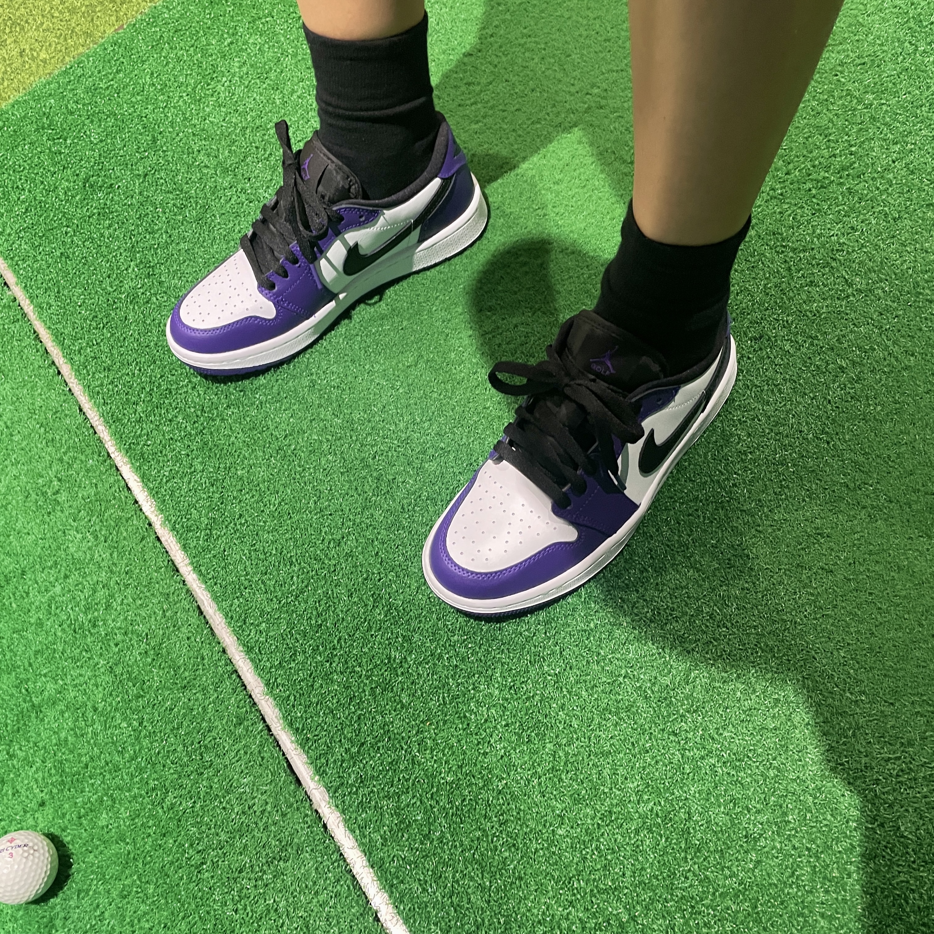 Jordan 1 Low Golf Court Purple 착용 스타일 - 2