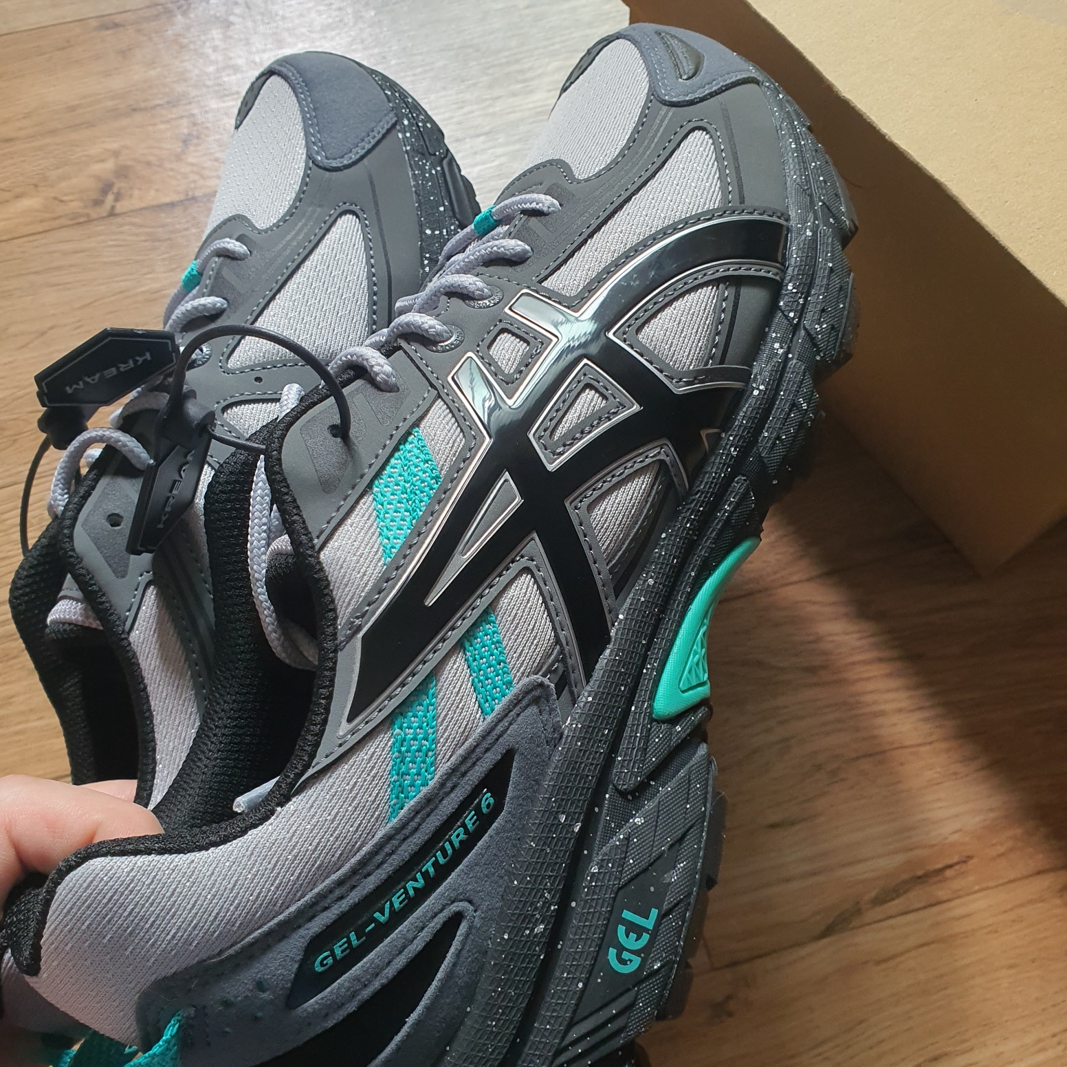 Asics Gel-Venture 6 Mid Grey Black 착용 스타일