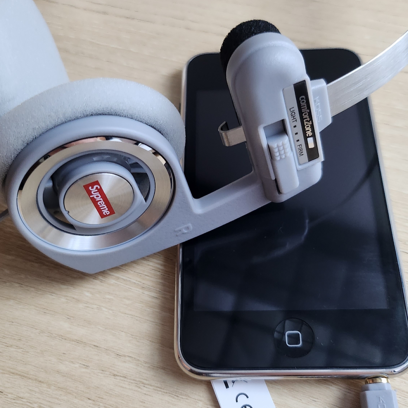 Supreme x Koss Portapro Headphones Silver - 23FW 착용 스타일