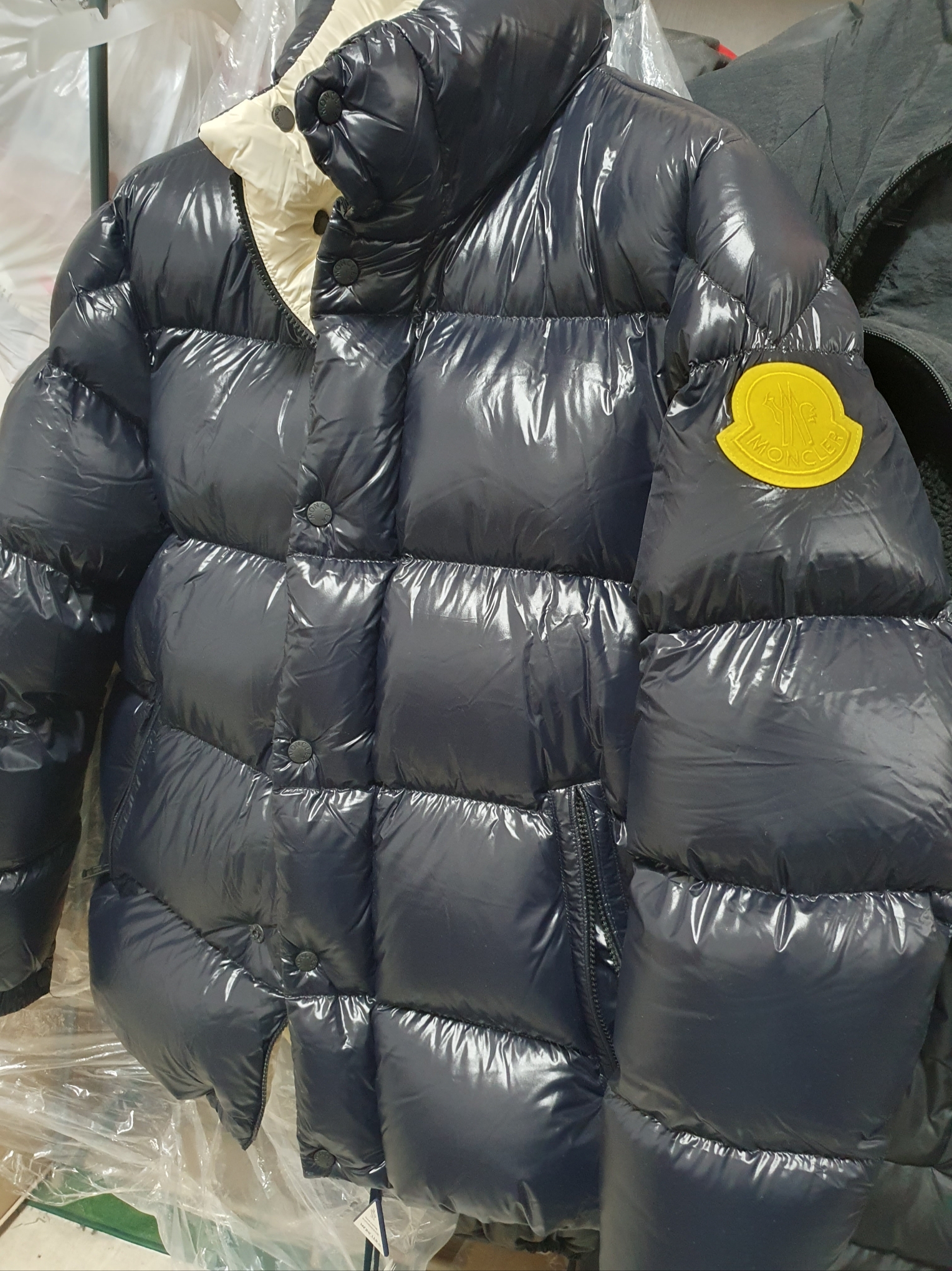 Moncler Dervox Short Down Jacket Black - 23FW 착용 스타일