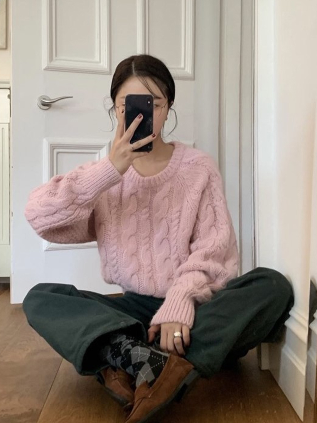 (W) Miu Miu Crewneck Cashmere Sweater Pink, Acne Studios Kalon Crewneck Sweater Faded Pink Melange 착용 스타일 - 2