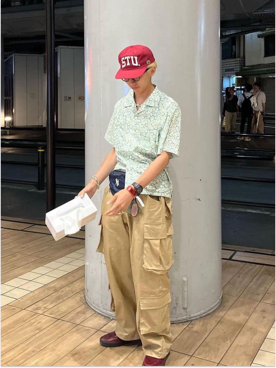 Stussy Stu Arch Strapback Cap Khaki, Stussy Stu Arch Strapback Cap Black 착용 스타일 - 5
