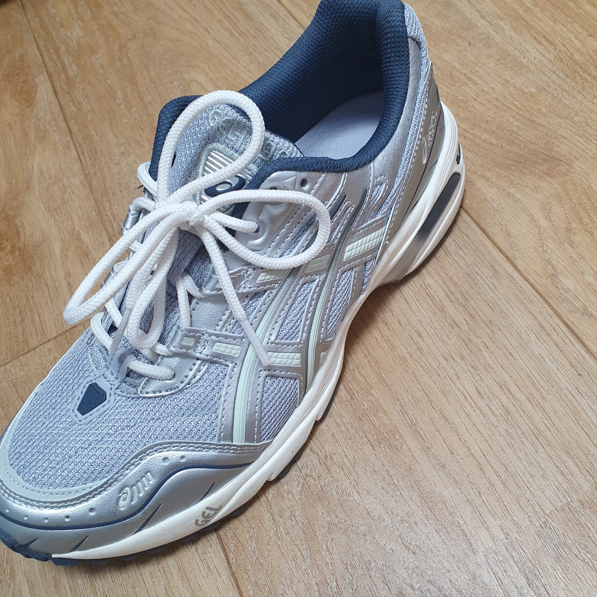 Asics Gel-1090 Piedmont Grey 착용 스타일 - 2