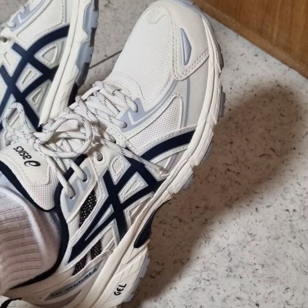 Asics Gel-Venture 6 SPS Birch French Blue 착용 스타일 - 3