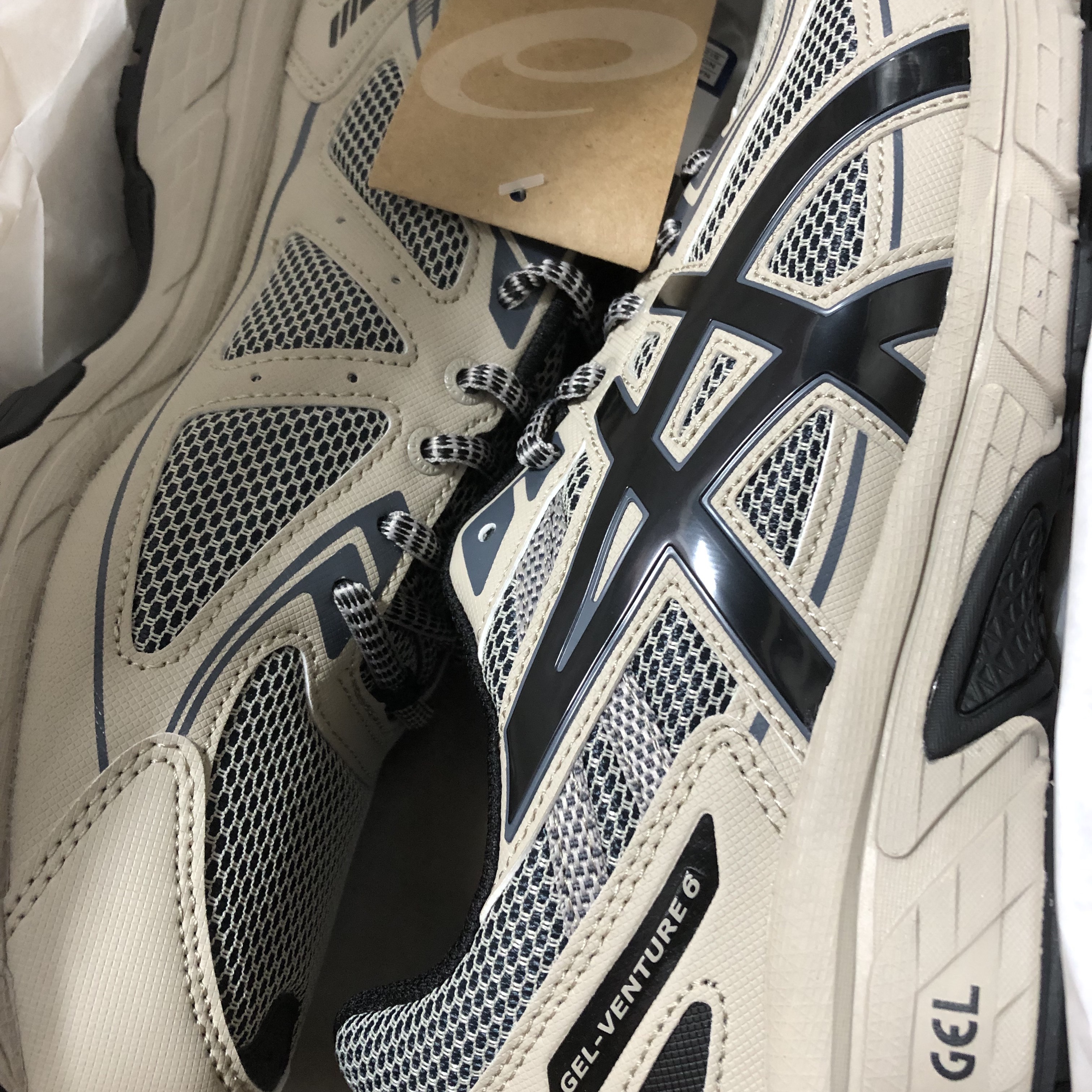 Asics Gel-Venture 6 Feather Grey Black 착용 스타일