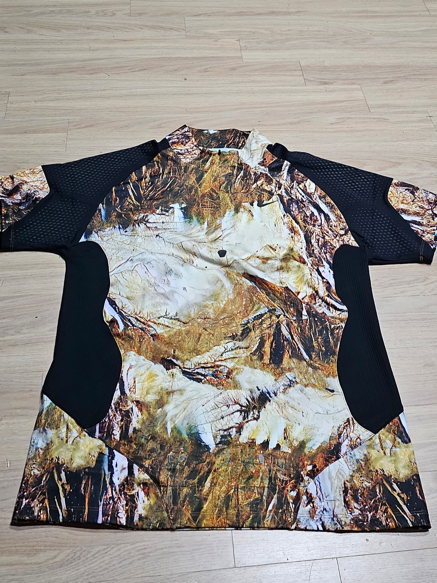 Nike x Drake Nocta NRG Running T-Shirt Camo Multi Color (FJ3013-902) 착용 스타일 - 2