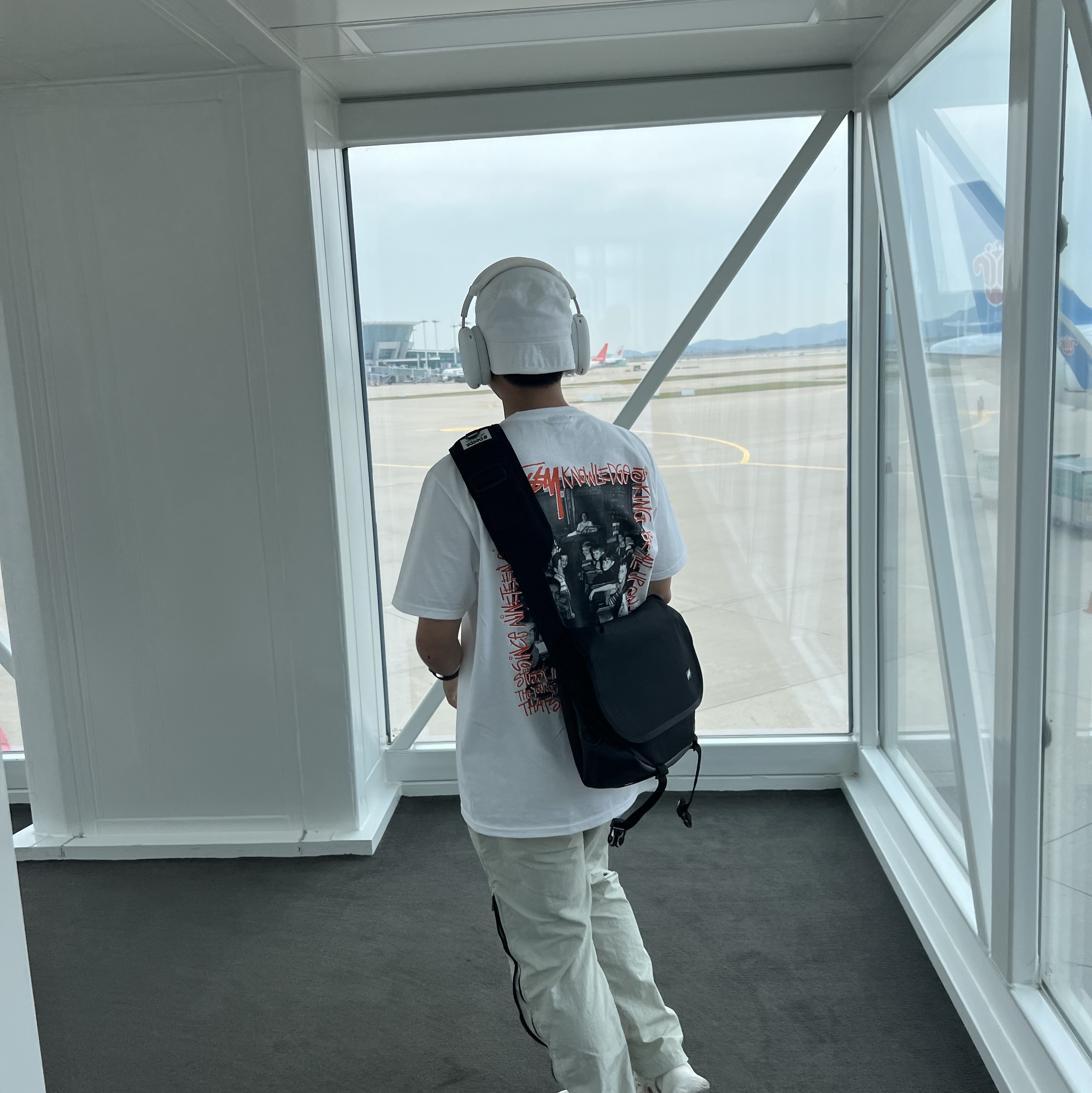 Stussy Classroom T-Shirt White 착용 스타일