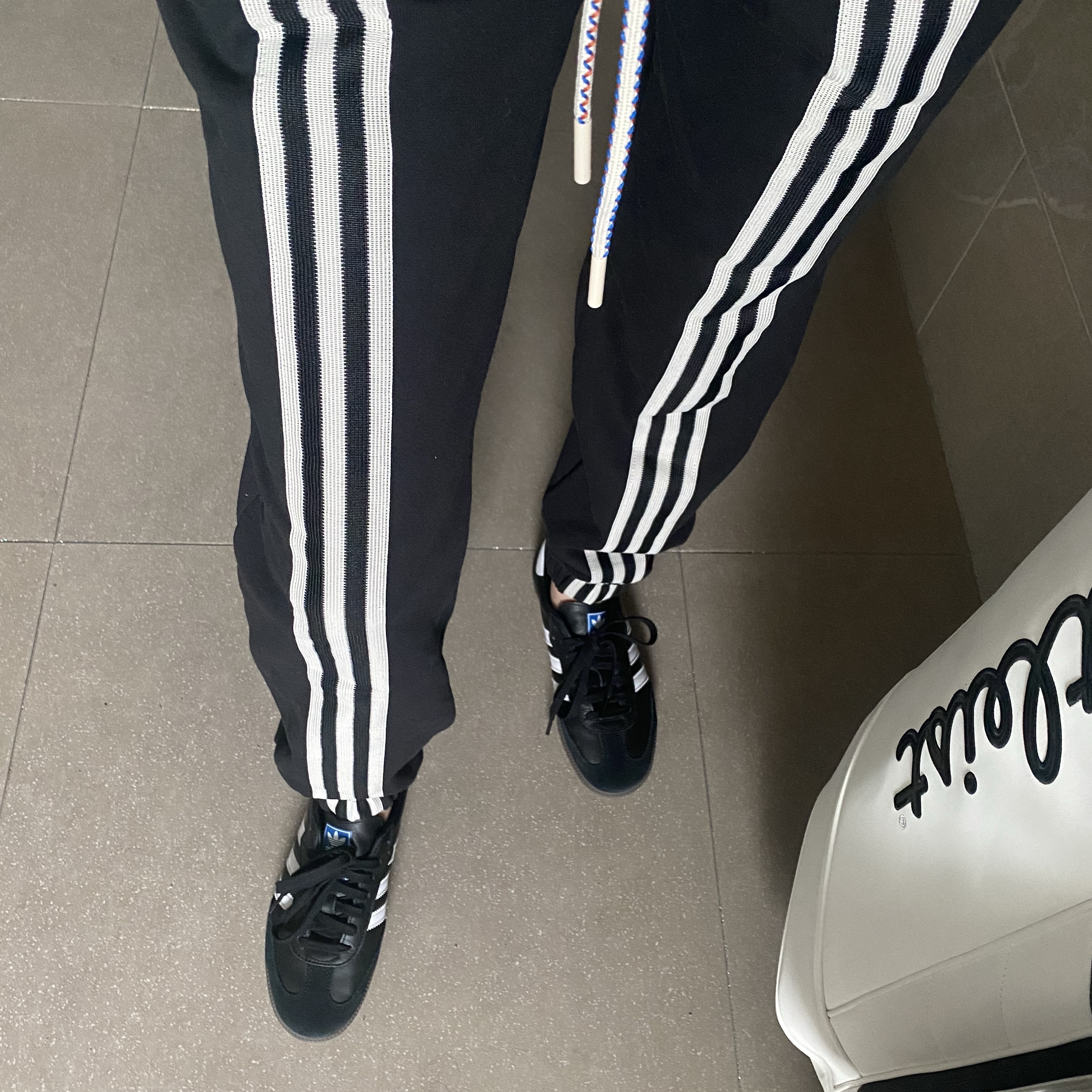 Adidas Samba OG Black White Gum 착용 스타일