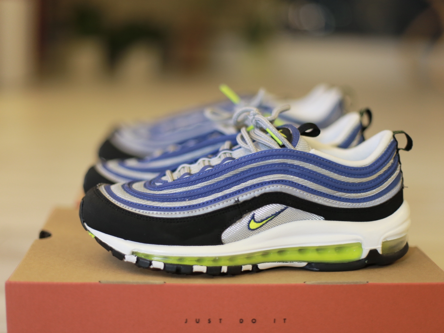 Nike Air Max 97 OG Atlantic Blue and Voltage Yellow 착용 스타일 - 1