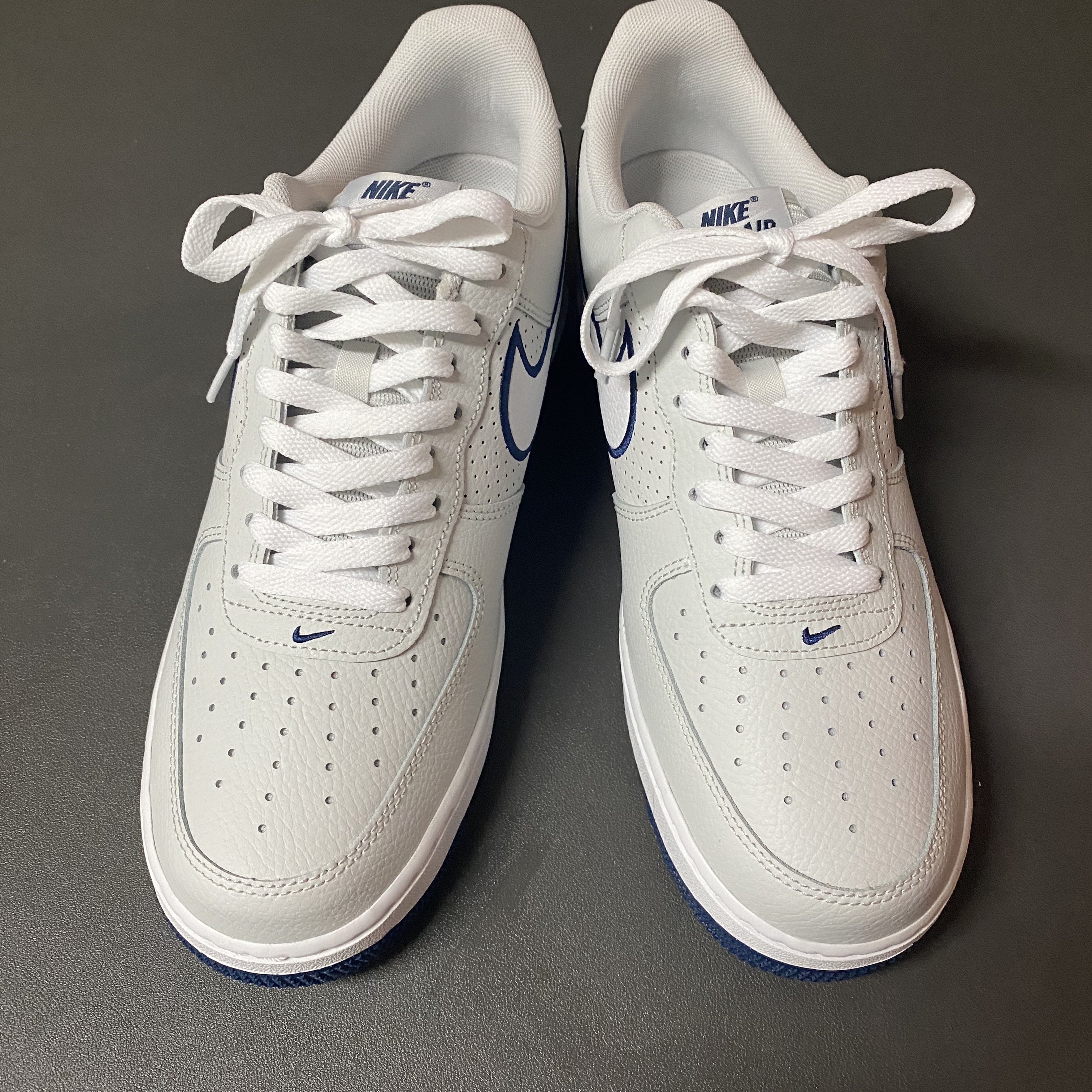 Nike Air Force 1 '07 Photon Dust White 착용 스타일 - 2