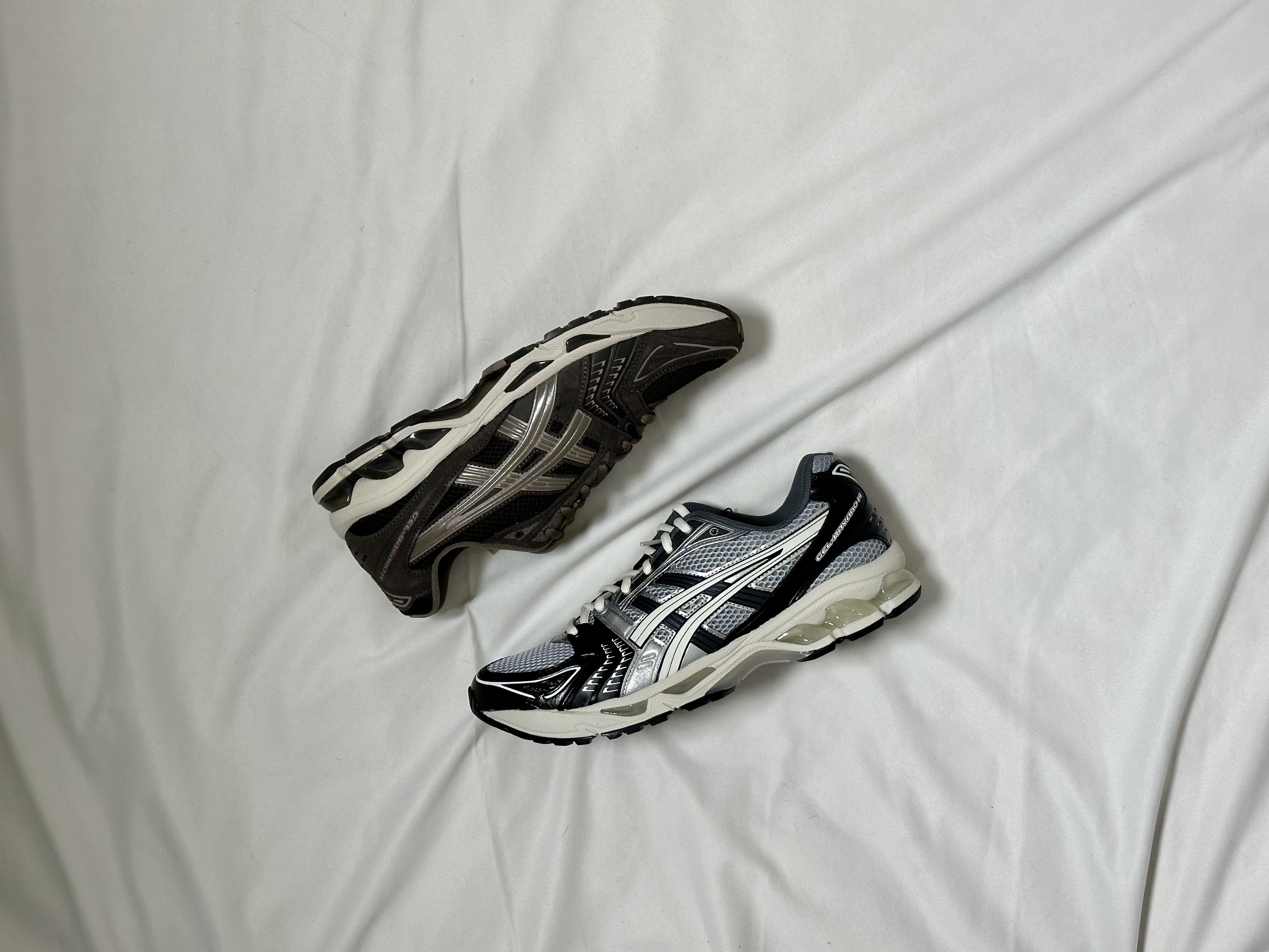 Asics Gel-Kayano 14 Black Glacier Grey, Asics Gel-Kayano 14 Dark Sepia Dark Taupe 착용 스타일 - 1