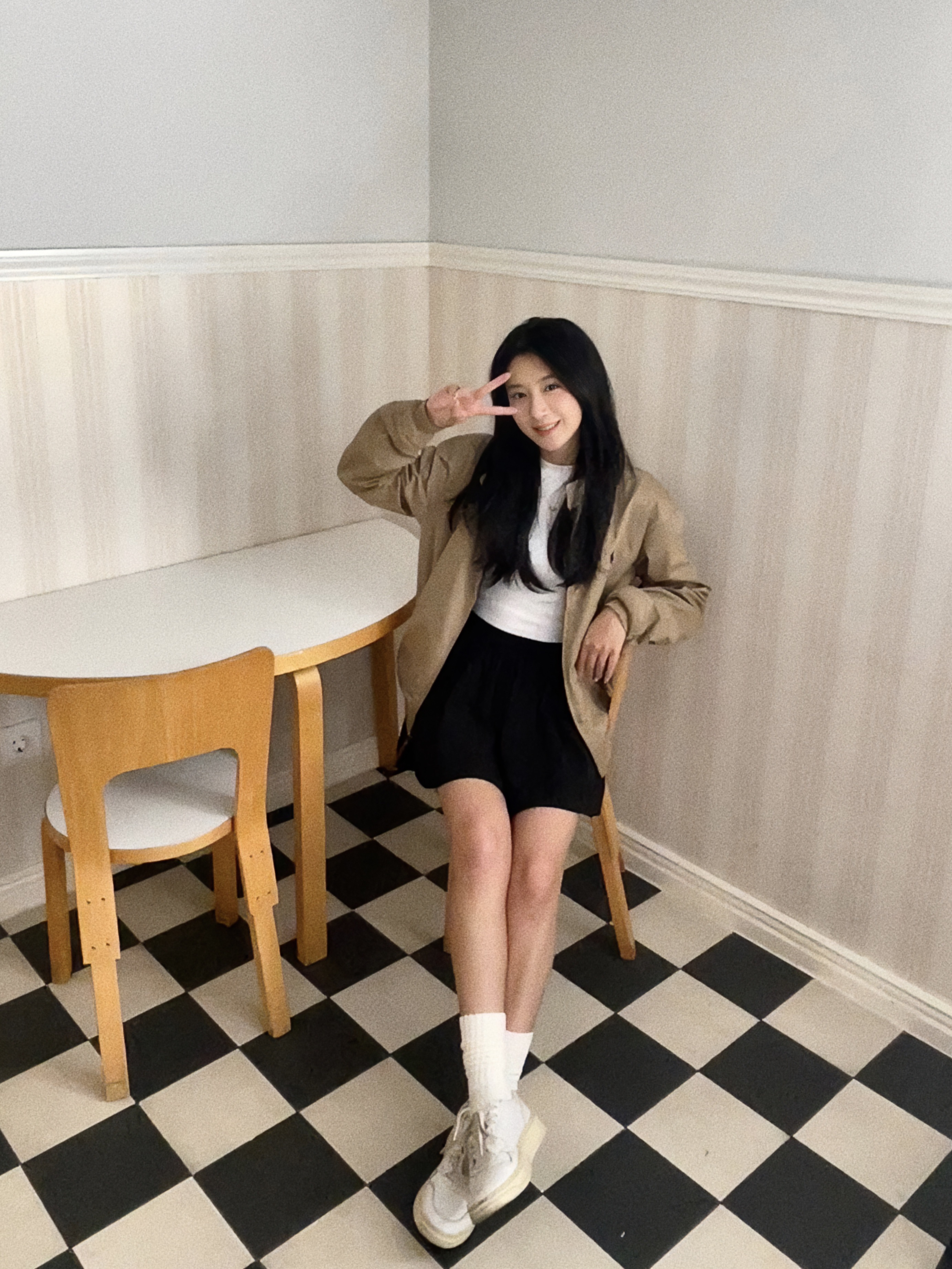 (W) Autry Medalist Low Leather Sneakers White 착용 스타일