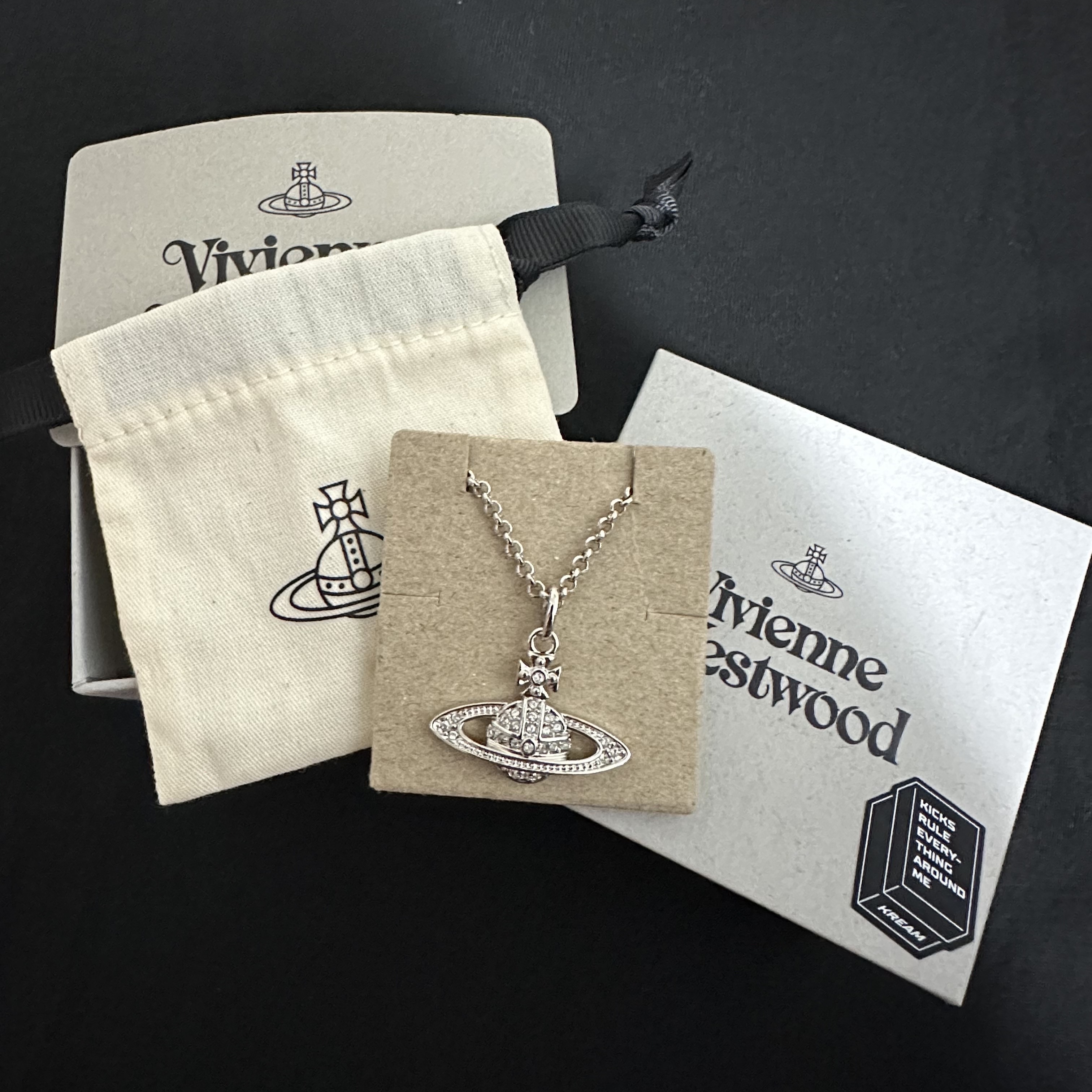 Vivienne Westwood Mini Bas Relief Pendant Silver 착용 스타일