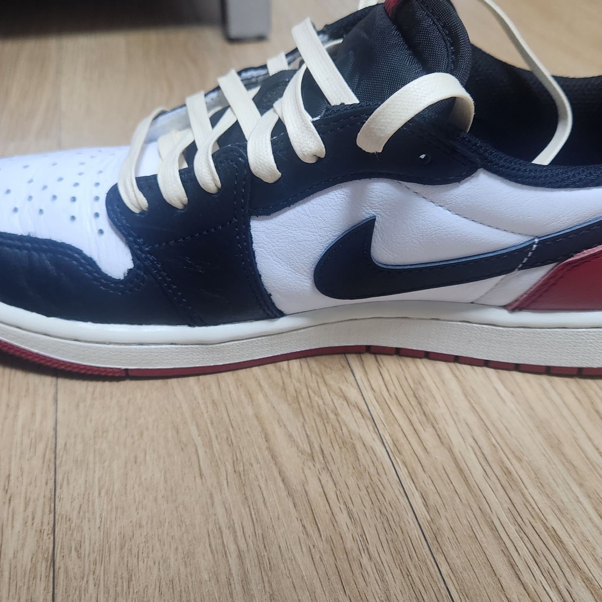 Jordan 1 Retro Low OG Black Toe 착용 스타일 - 4