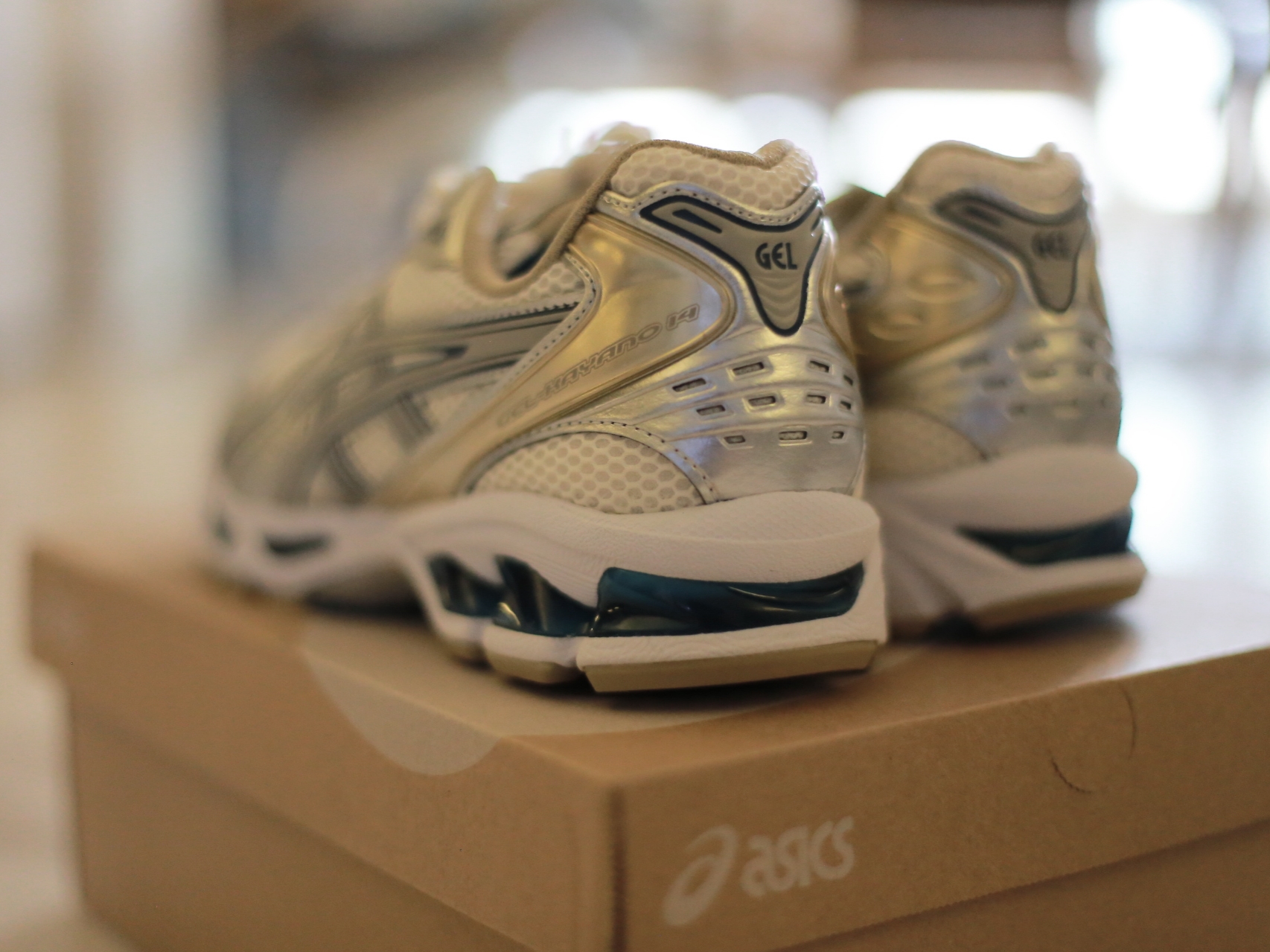 Asics Gel-Kayano 14 Cream Pure Silver 착용 스타일 - 4