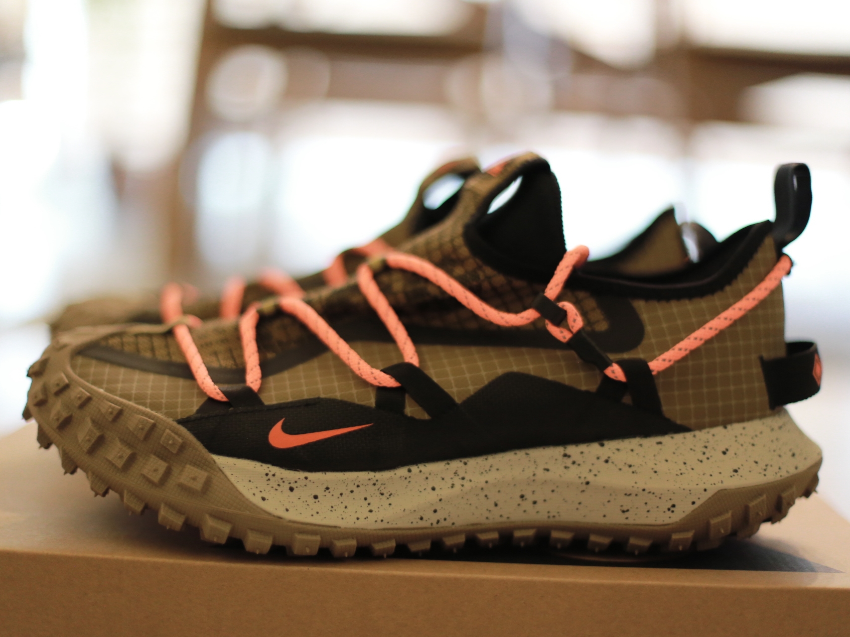 Nike ACG Mountain Fly Low Gore-Tex SE Hazel Rush 착용 스타일 - 1