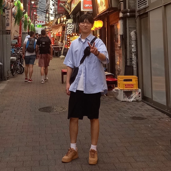 Nike Air Force 1 '07 WB Flax, Prada Re-Nylon and Saffiano Leather Shoulder Bag Black 착용 스타일