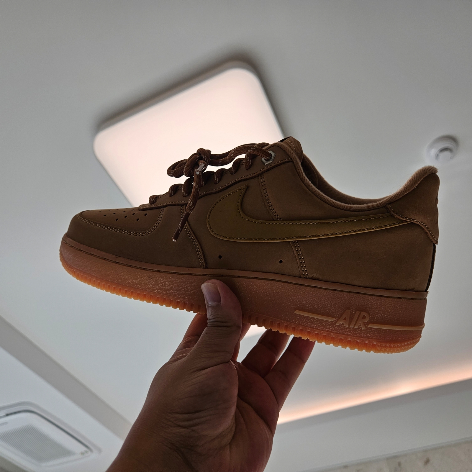 Nike Air Force 1 '07 WB Flax 착용 스타일