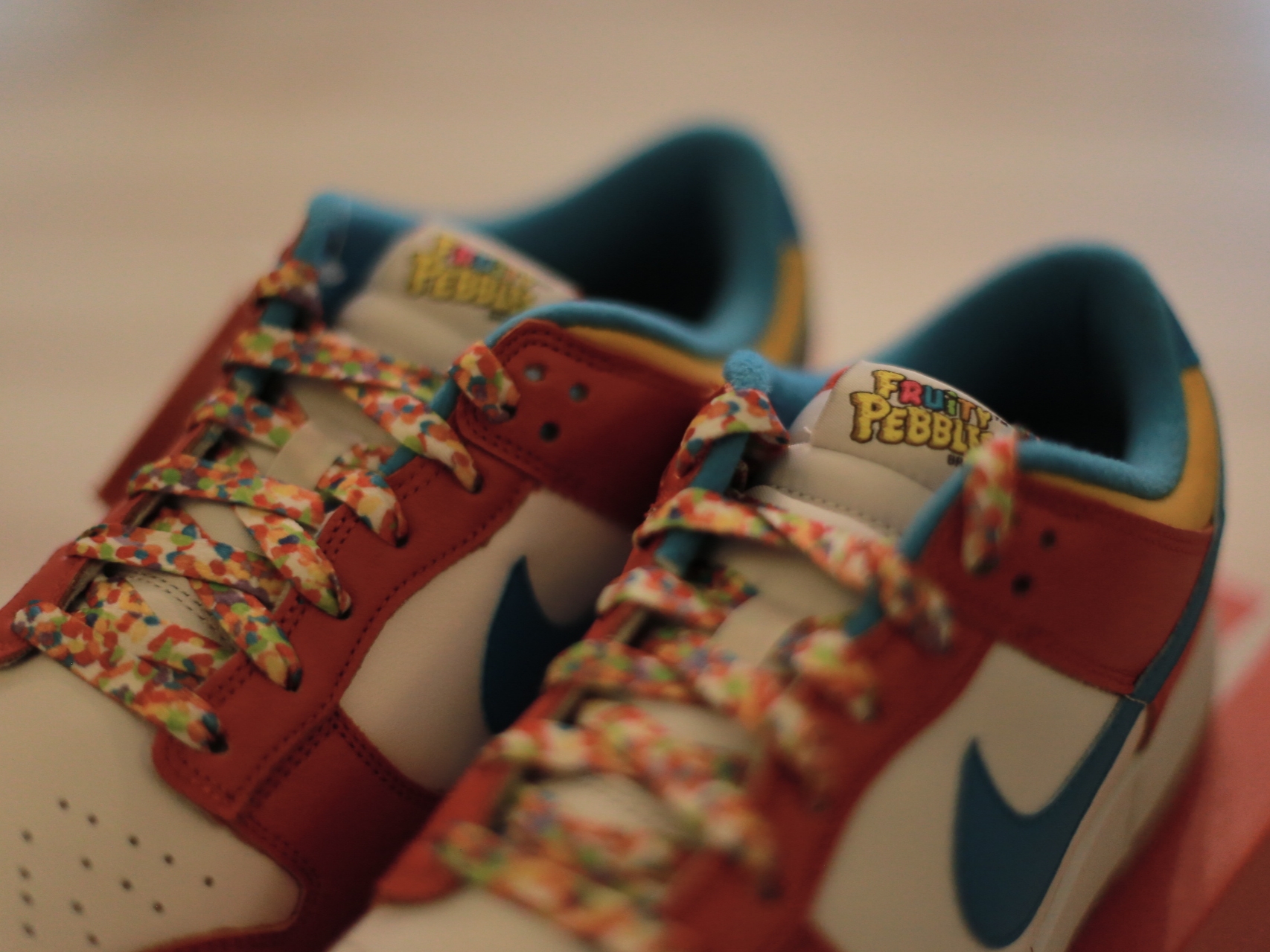 Nike x LeBron James x Fruity Pebbles Dunk Low QS Habanero Red 착용 스타일 - 5