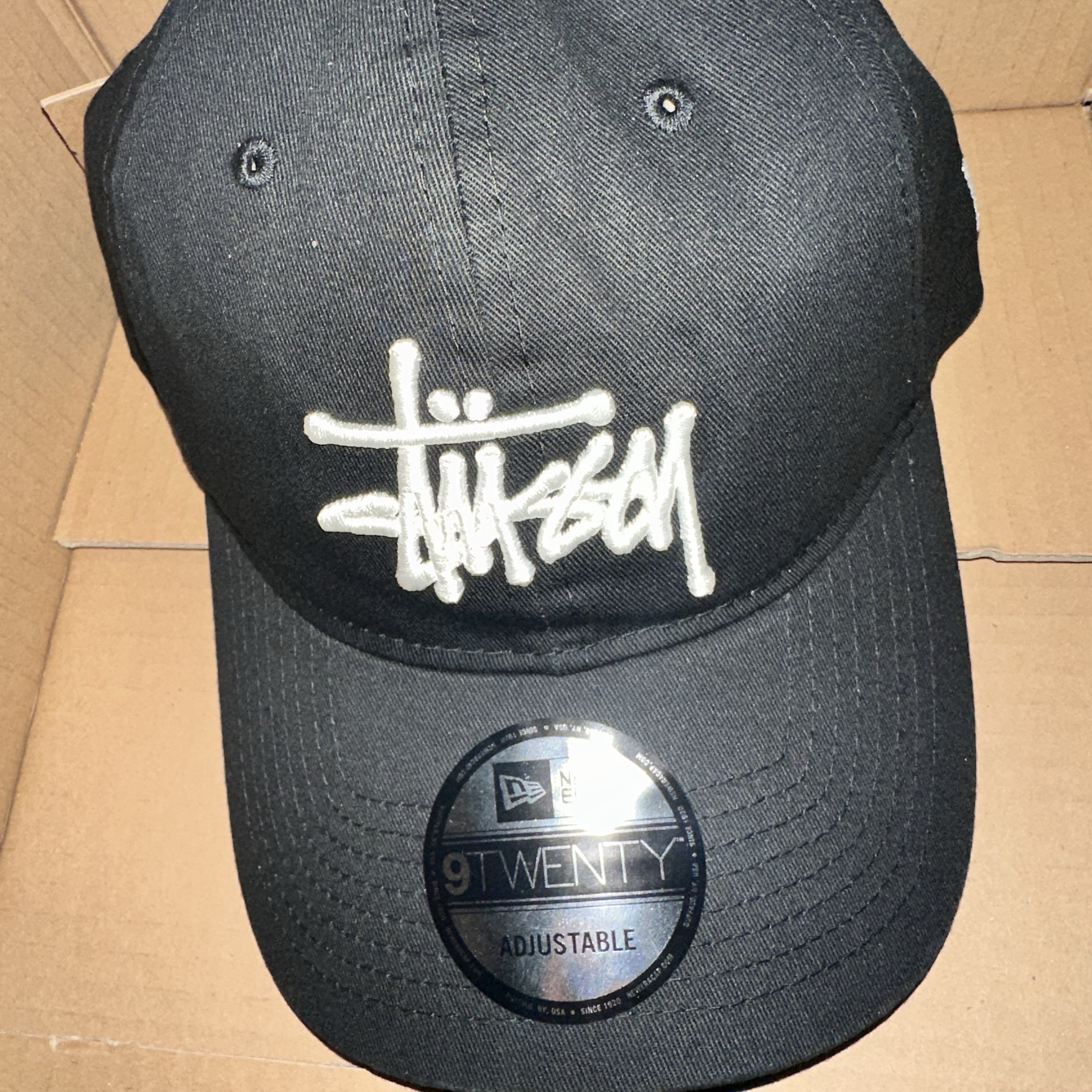 Stussy Basic New Era 9Twenty Basic Strapback Black 착용 스타일